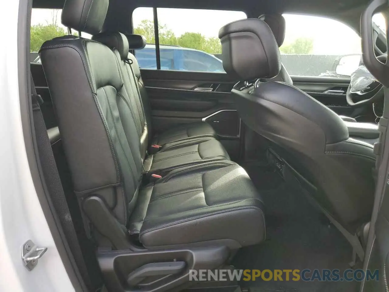 11 fotografías del automóvil dañado 1C4SJUBPXRS172108 JEEP WAGONEER 2024
