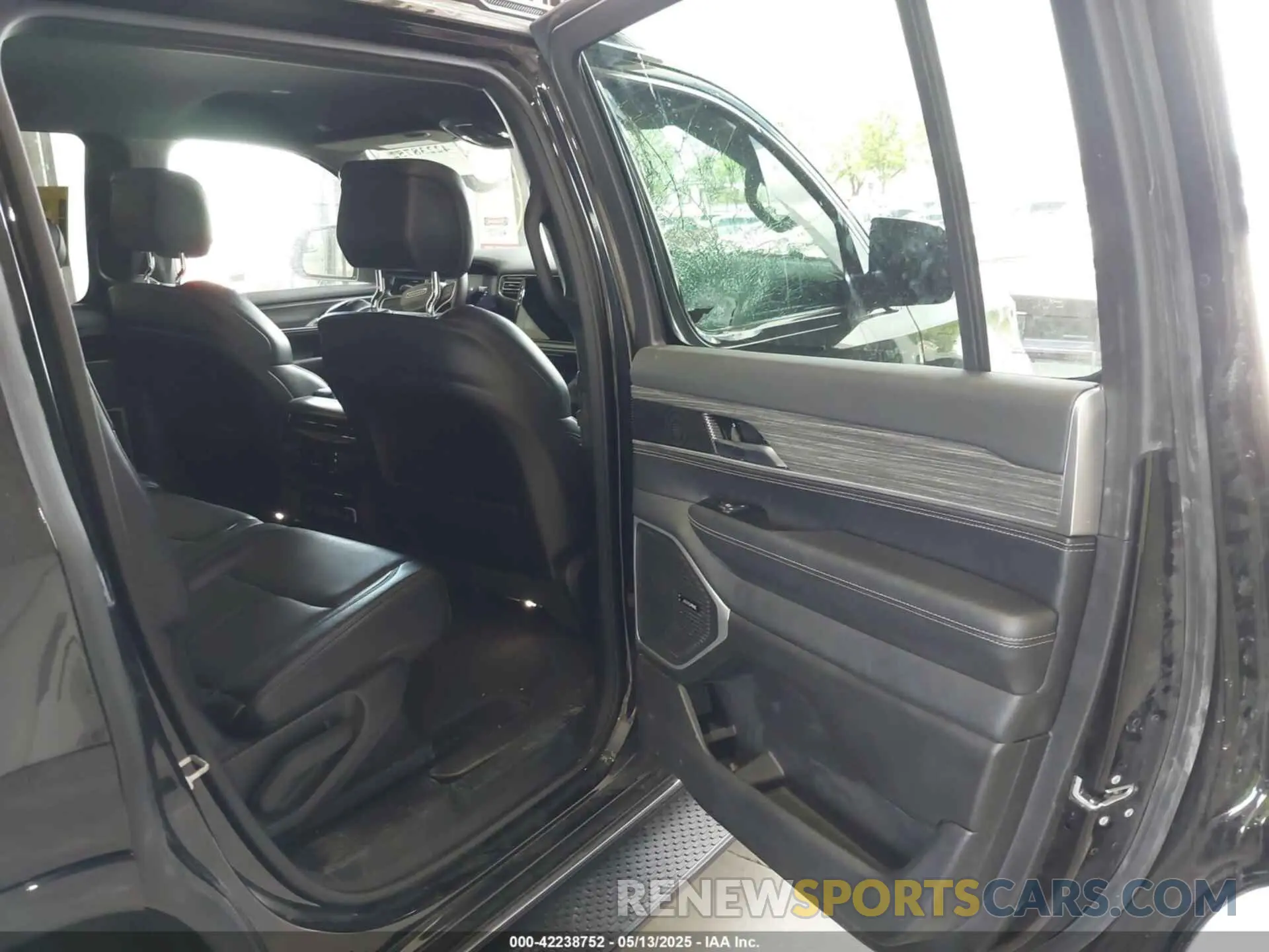 8 fotografías del automóvil dañado 1C4SJVBP7RS164876 JEEP WAGONEER 2024