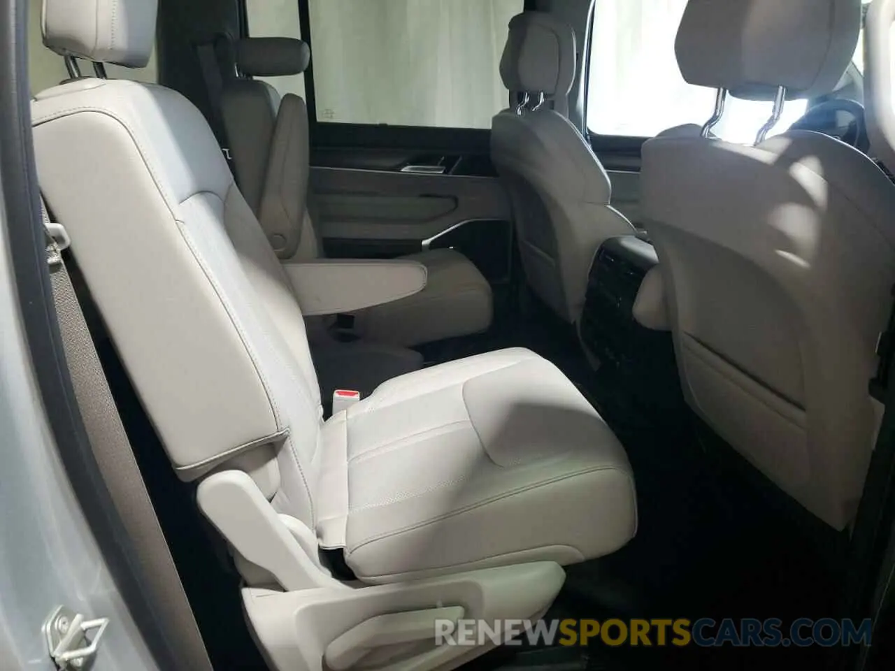 11 fotografías del automóvil dañado 1C4SJVBP8RS151165 JEEP WAGONEER 2024