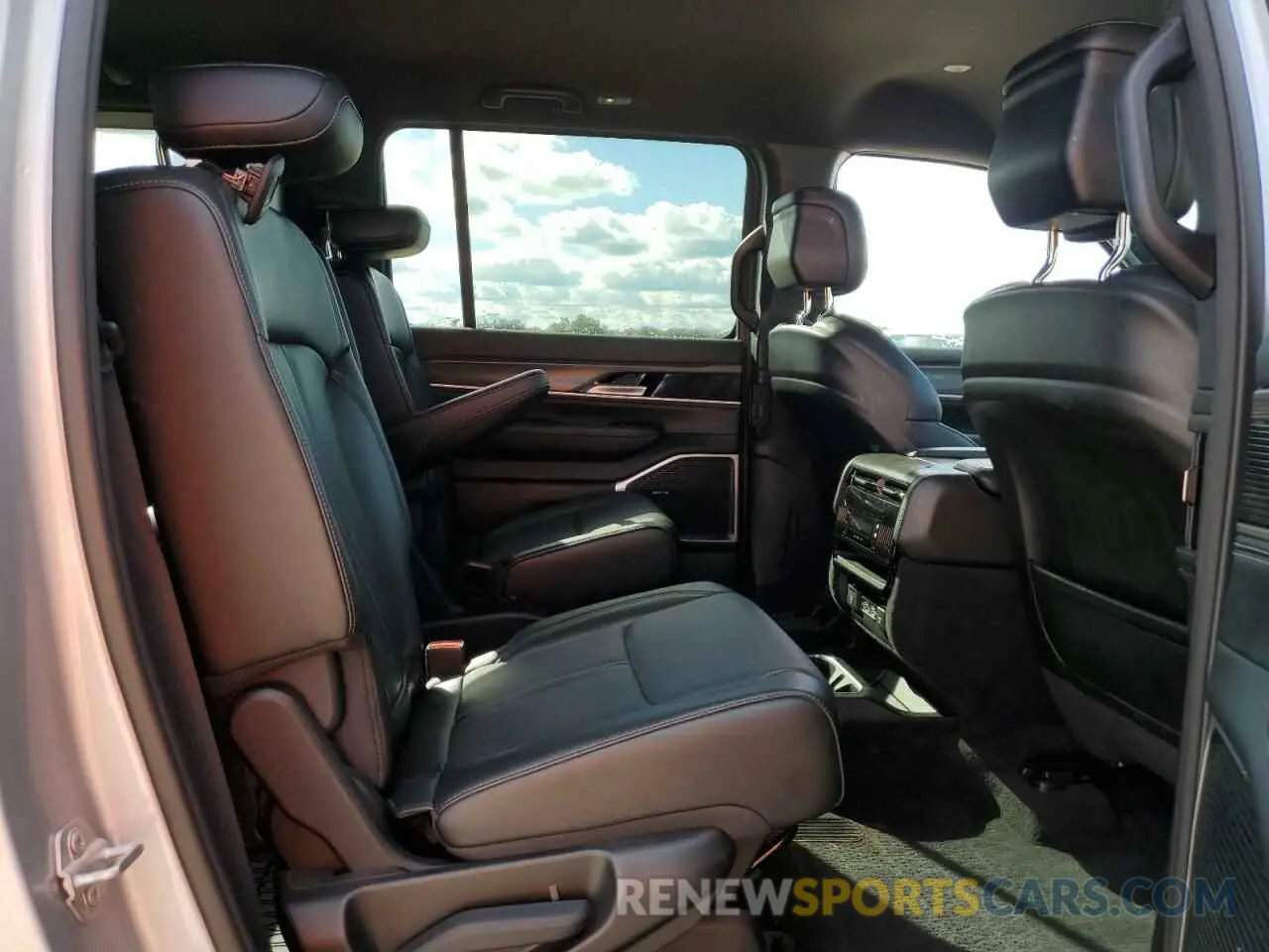 11 fotografías del automóvil dañado 1C4SJVBPXRS175645 JEEP WAGONEER 2024