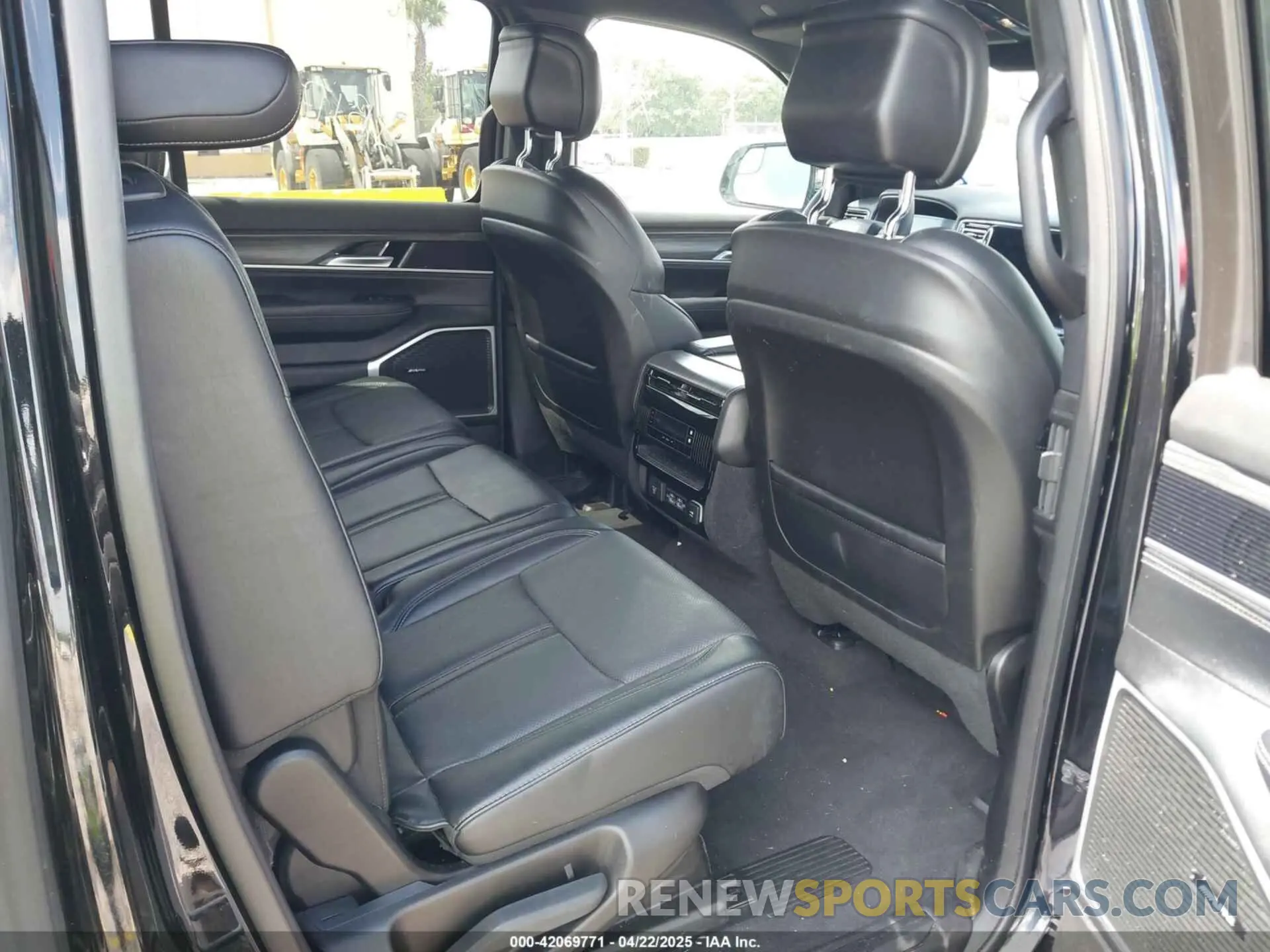 8 fotografías del automóvil dañado 1C4SJRBP0RS145805 JEEP WAGONEER L 2024