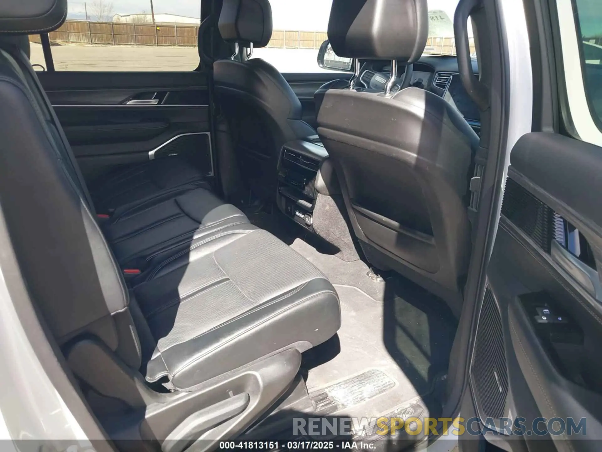 8 fotografías del automóvil dañado 1C4SJSBP0RS144757 JEEP WAGONEER L 2024