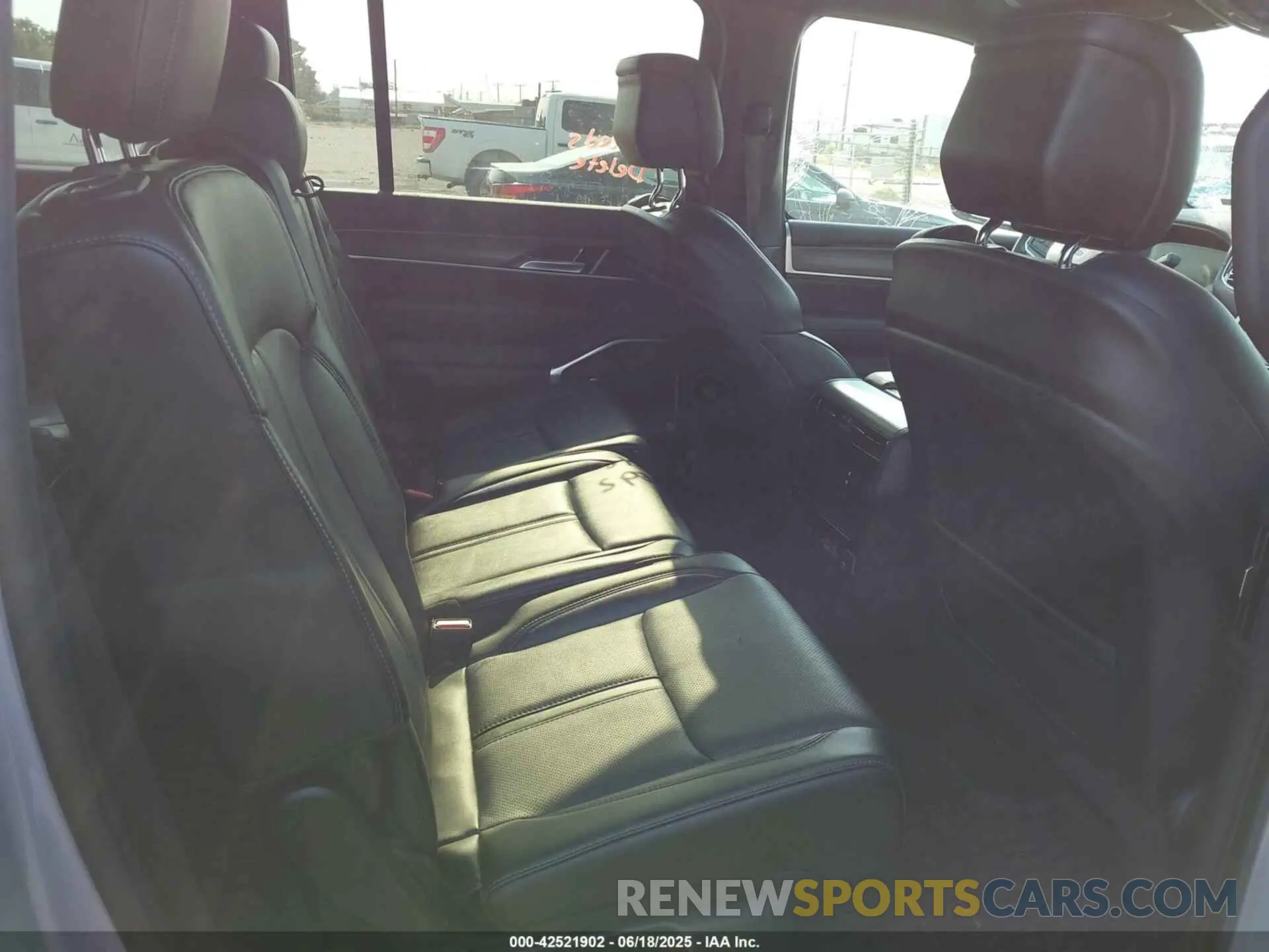 8 fotografías del automóvil dañado 1C4SJSBP2RS175525 JEEP WAGONEER L 2024