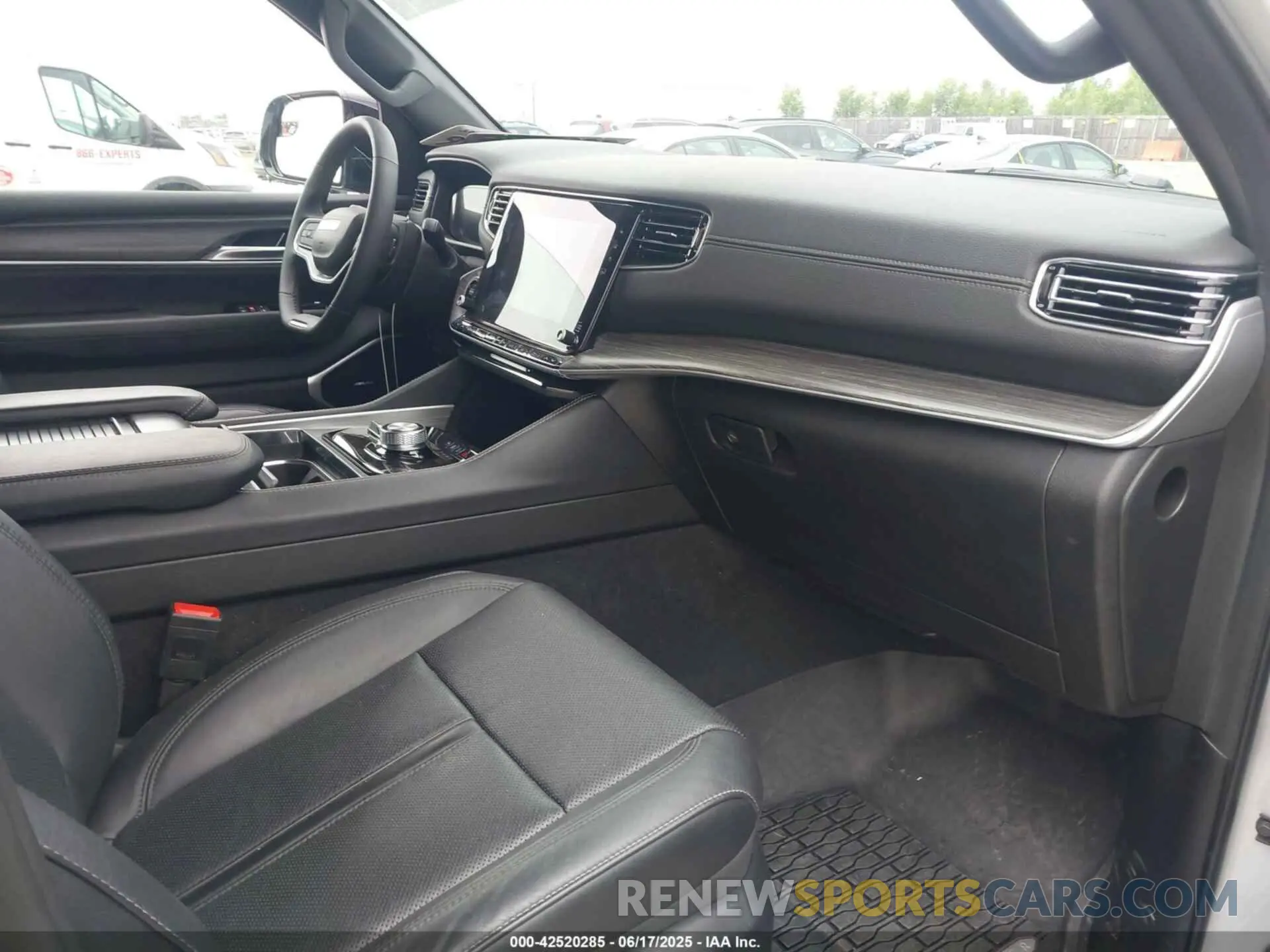 5 fotografías del automóvil dañado 1C4SJSBP5RS174580 JEEP WAGONEER L 2024