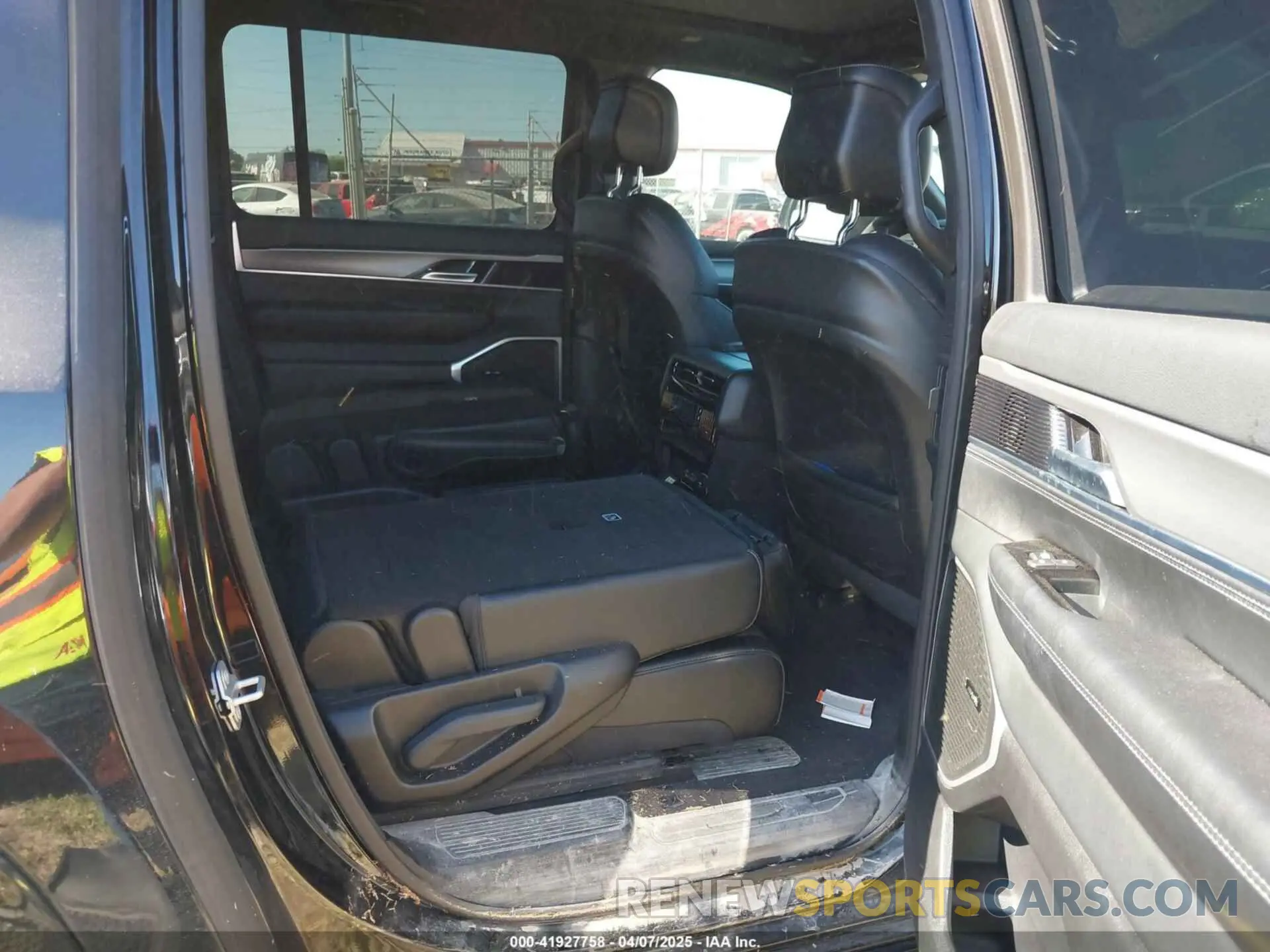 8 fotografías del automóvil dañado 1C4SJSBP9RS151013 JEEP WAGONEER L 2024