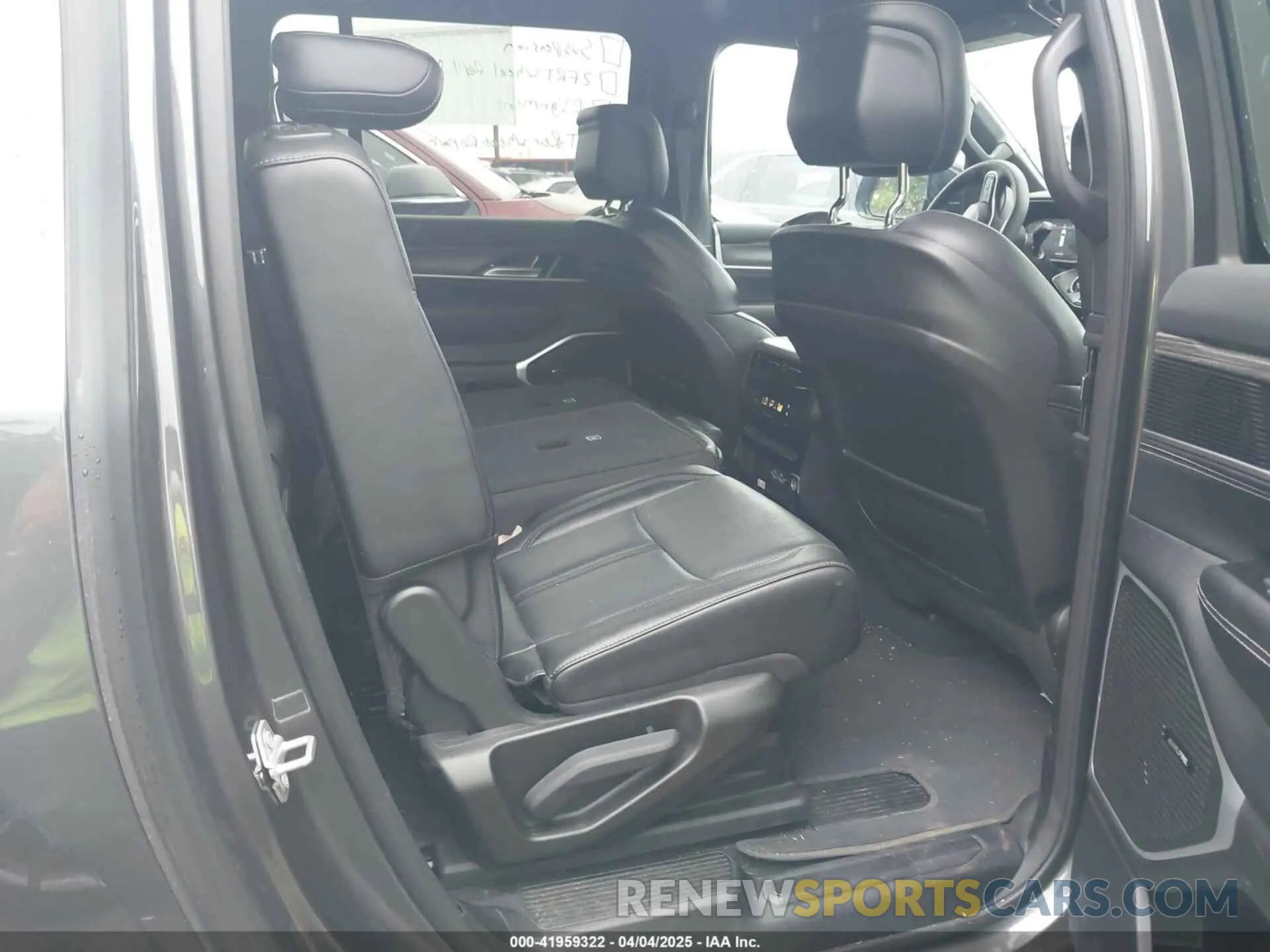 8 fotografías del automóvil dañado 1C4SJSDP4RS175829 JEEP WAGONEER L 2024