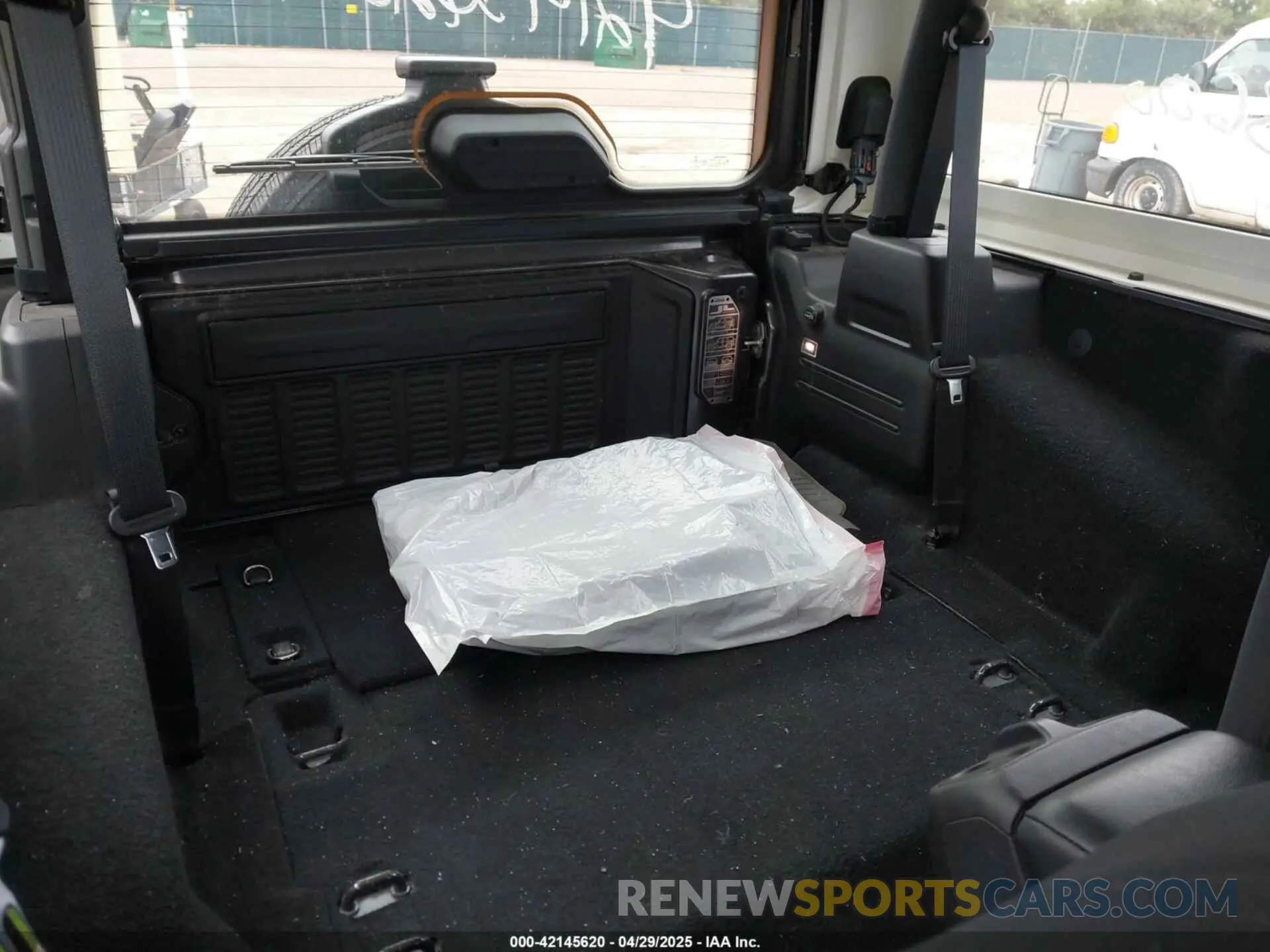 8 fotografías del automóvil dañado 1C4GJXAN8NW223101 JEEP WRANGLER 2022
