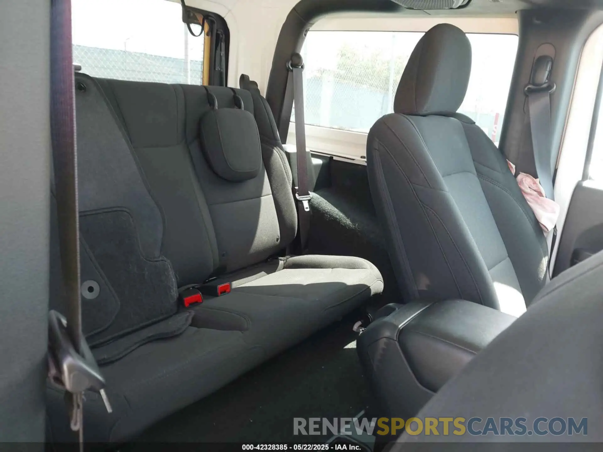 8 fotografías del automóvil dañado 1C4GJXAN4PW656756 JEEP WRANGLER 2023