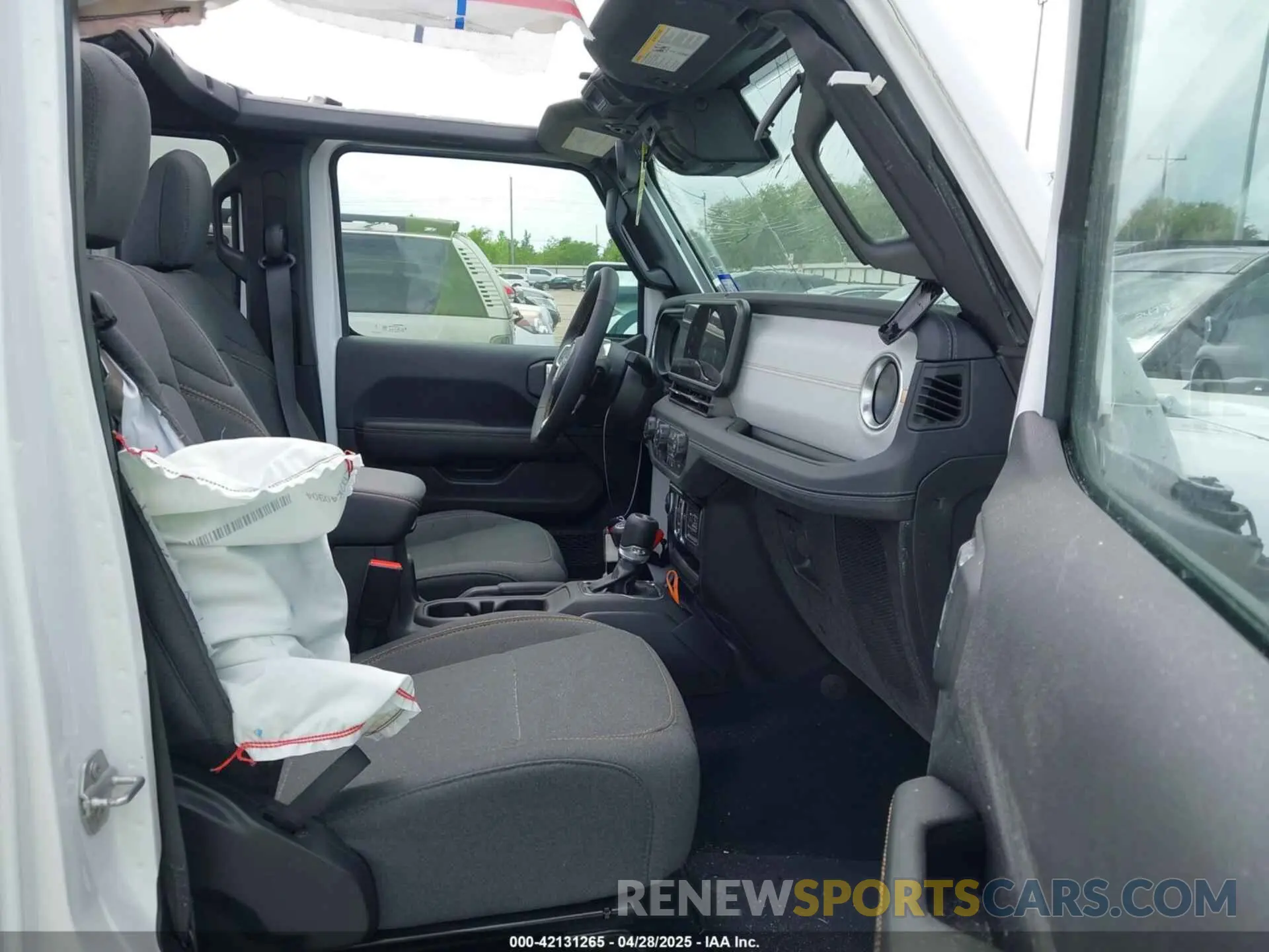 5 fotografías del automóvil dañado 1C4PJXEN1SW528297 JEEP WRANGLER 2025