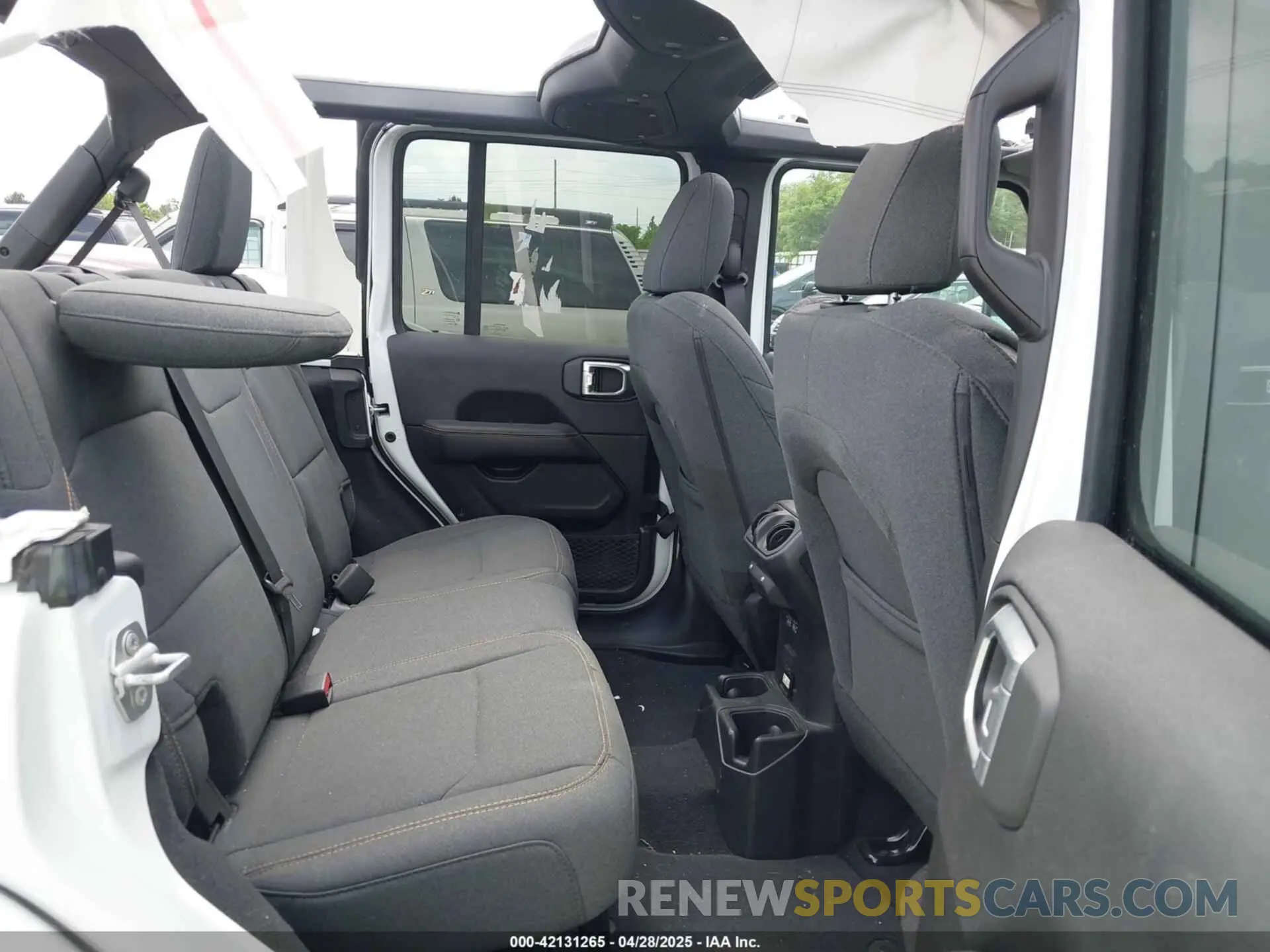 8 fotografías del automóvil dañado 1C4PJXEN1SW528297 JEEP WRANGLER 2025