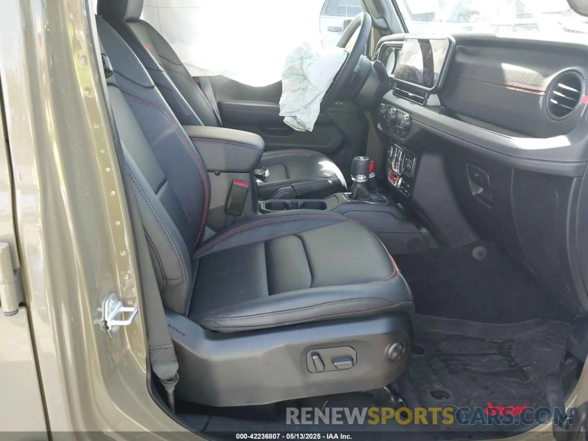 5 fotografías del automóvil dañado 1C4PJXFN0SW546661 JEEP WRANGLER 2025