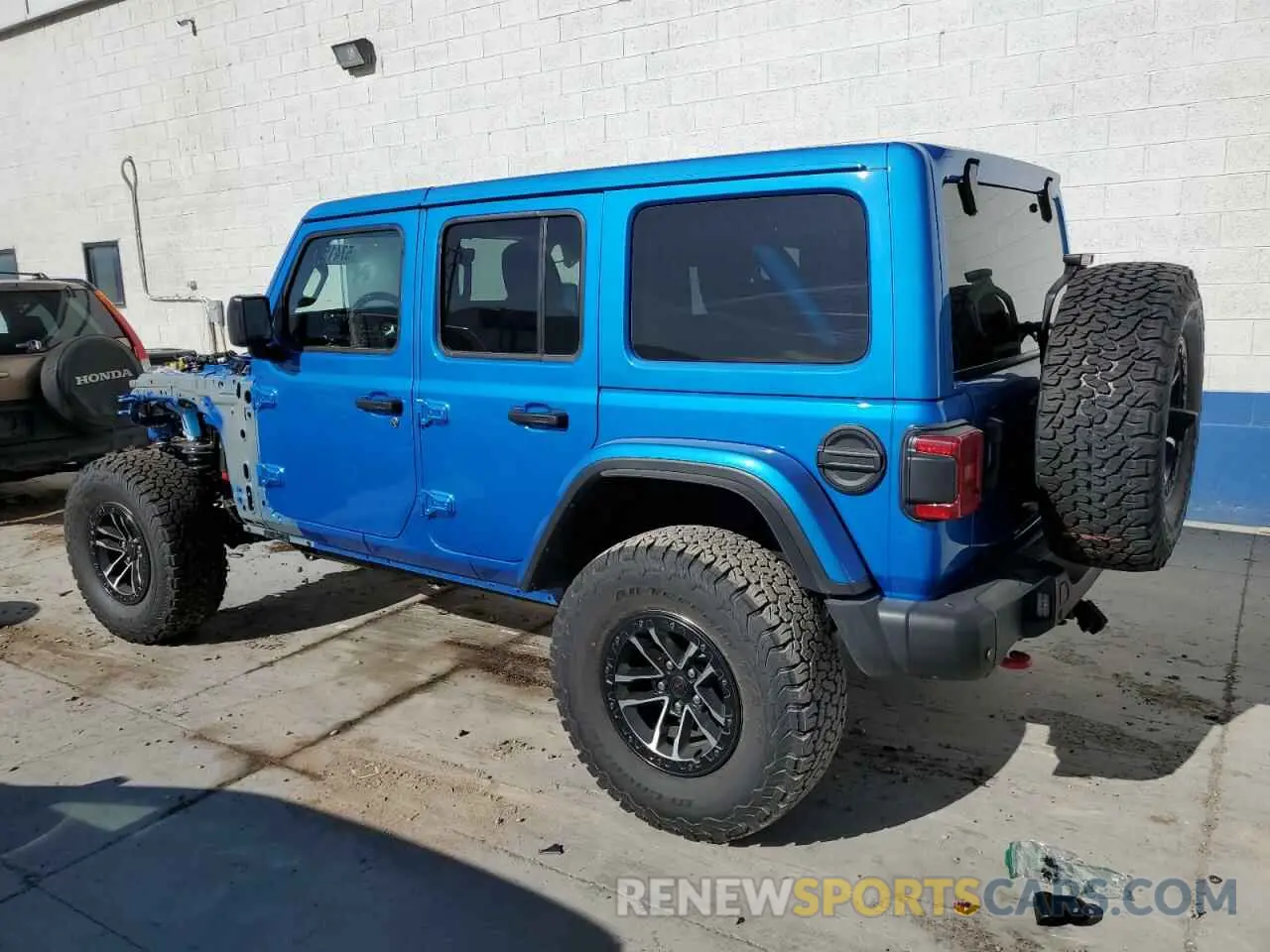 2 fotografías del automóvil dañado 1C4RJXFN4SW536904 JEEP WRANGLER 2025