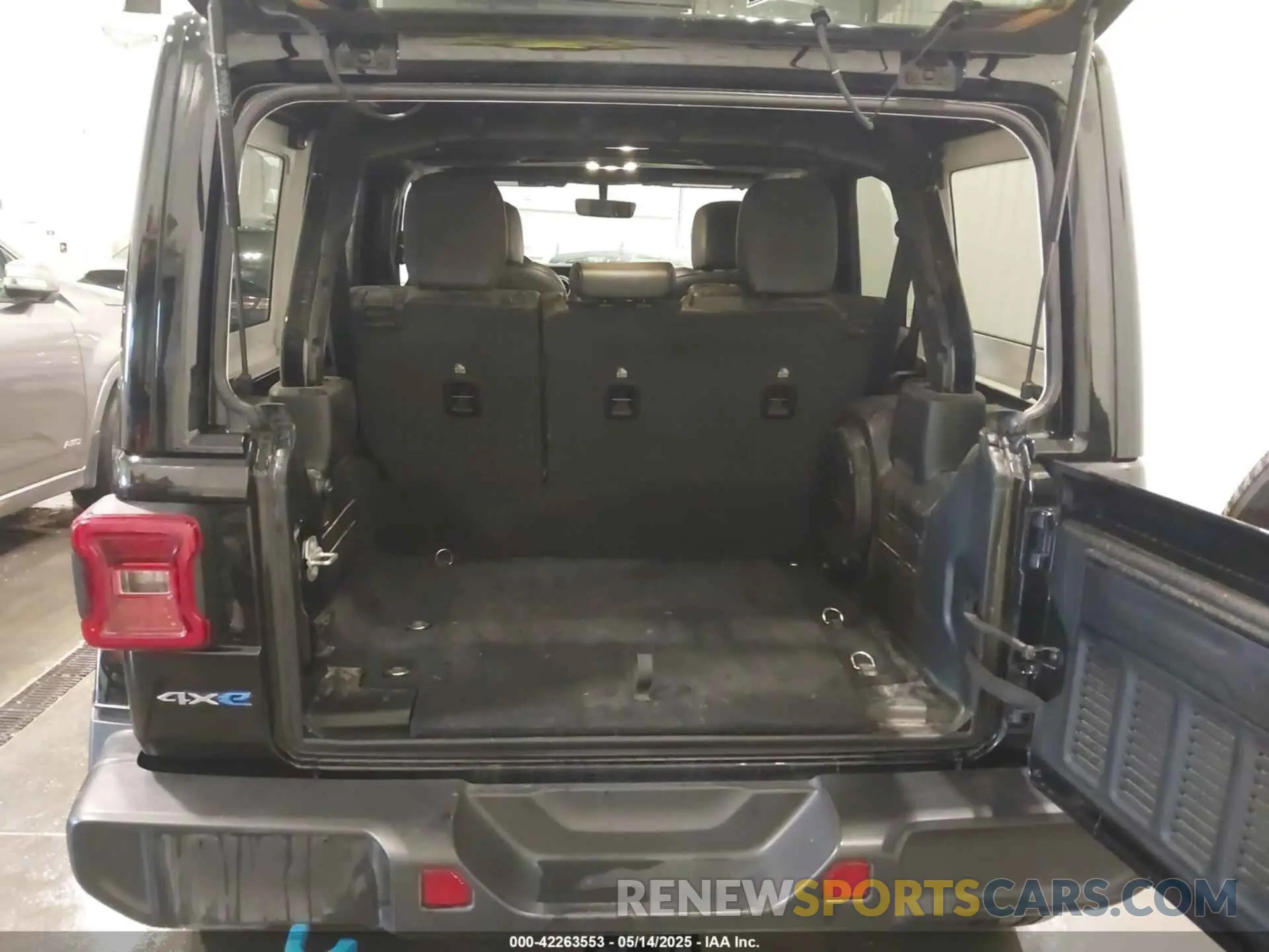 17 fotografías del automóvil dañado 1C4JJXP61NW276048 JEEP WRANGLER 4XE 2022
