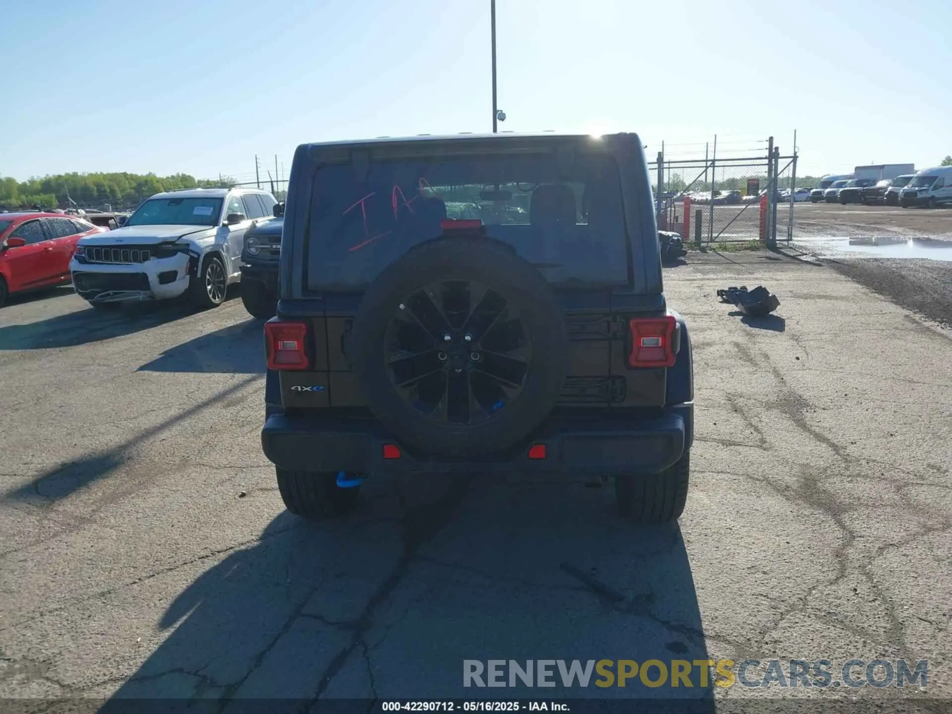 17 fotografías del automóvil dañado 1C4JJXP60PW627051 JEEP WRANGLER 4XE 2023