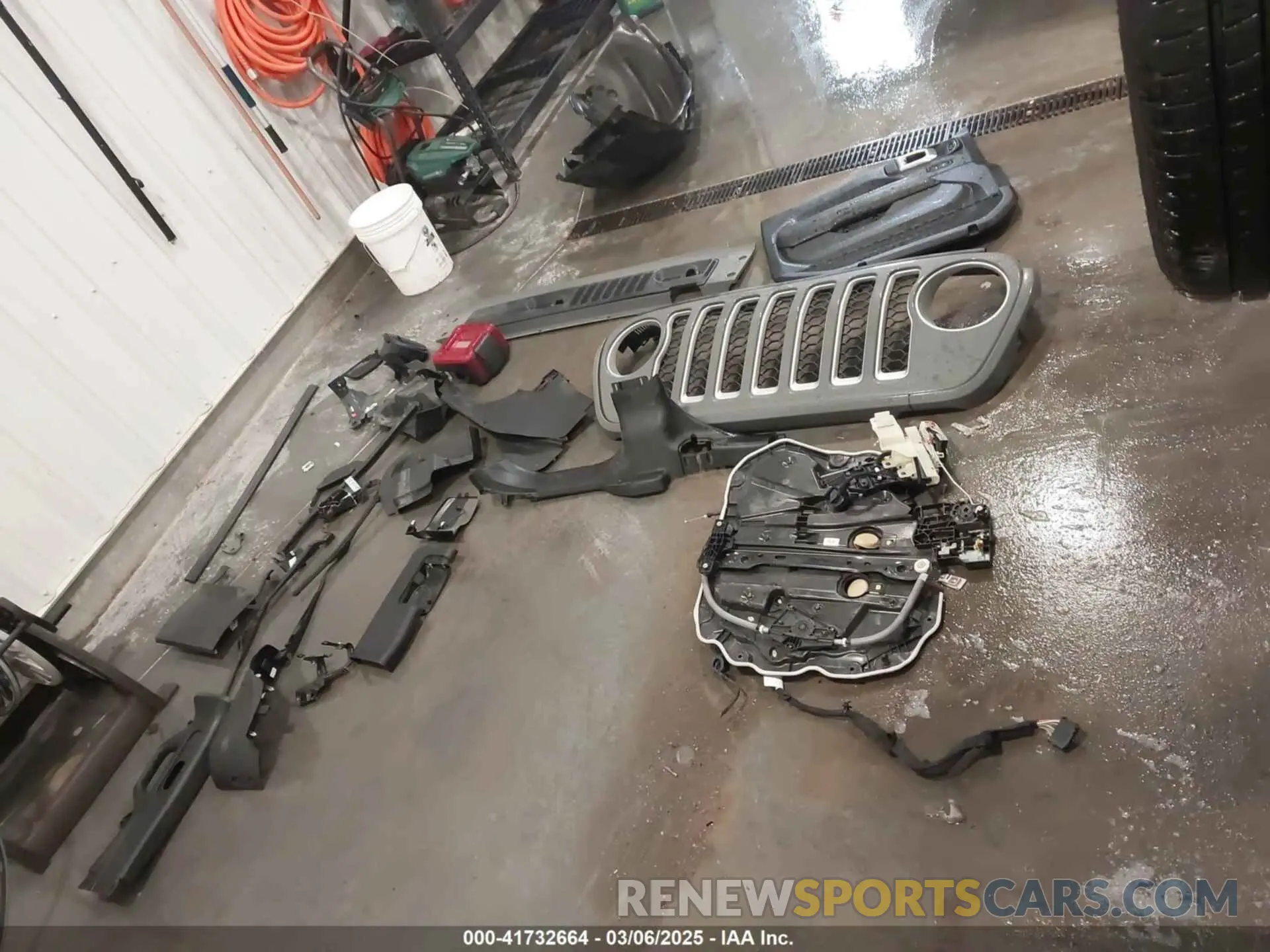 12 fotografías del automóvil dañado 1C4JJXP62PW608968 JEEP WRANGLER 4XE 2023