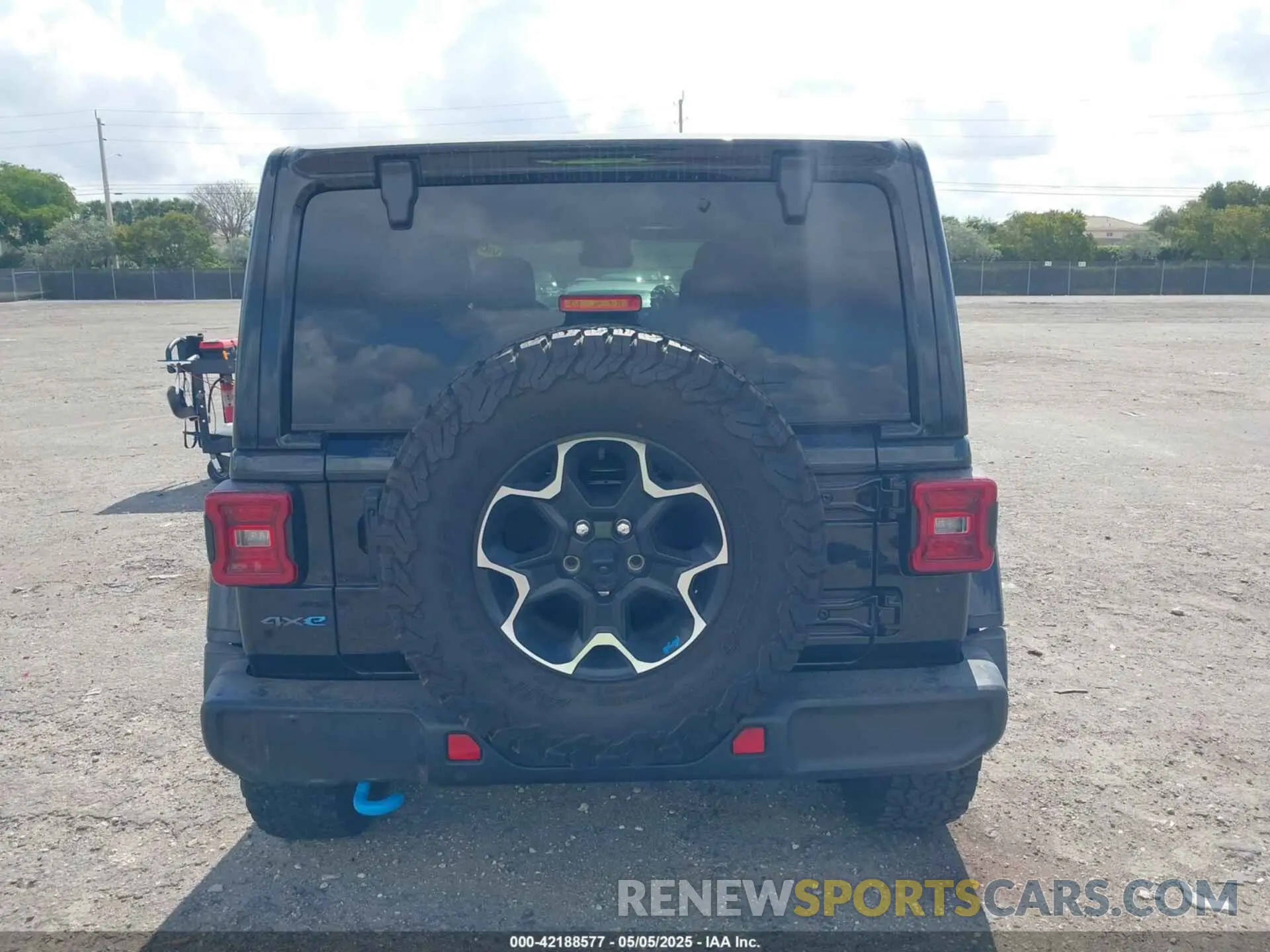 16 fotografías del automóvil dañado 1C4JJXR60PW568189 JEEP WRANGLER 4XE 2023
