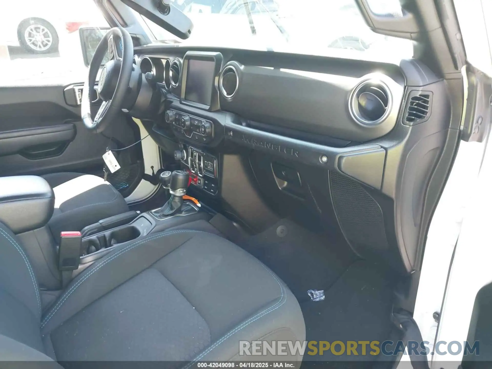 5 fotografías del automóvil dañado 1C4JJXR68PW584303 JEEP WRANGLER 4XE 2023