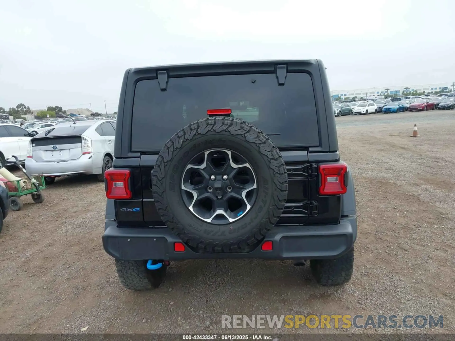 16 fotografías del automóvil dañado 1C4JJXR68PW663339 JEEP WRANGLER 4XE 2023