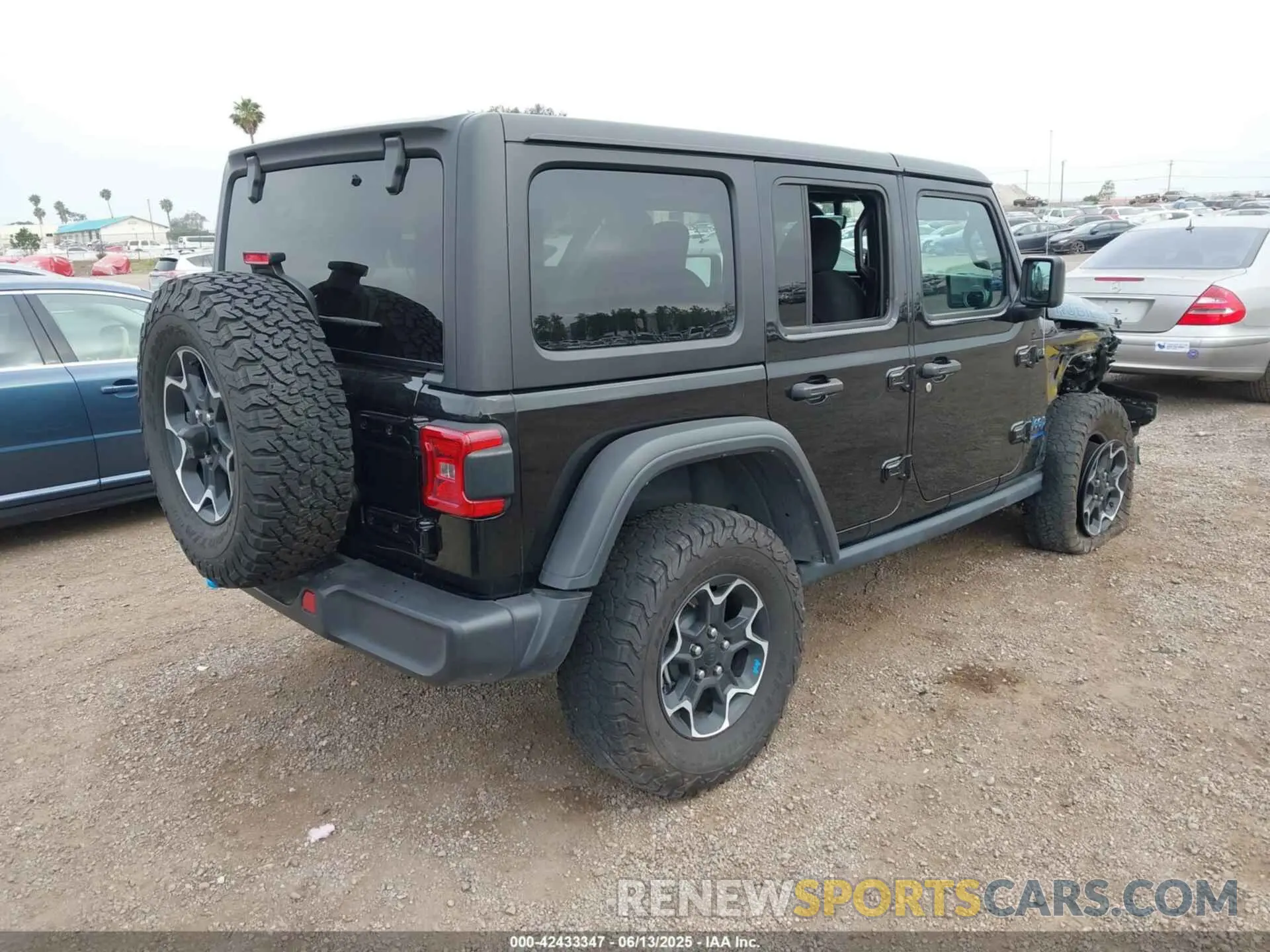 4 fotografías del automóvil dañado 1C4JJXR68PW663339 JEEP WRANGLER 4XE 2023