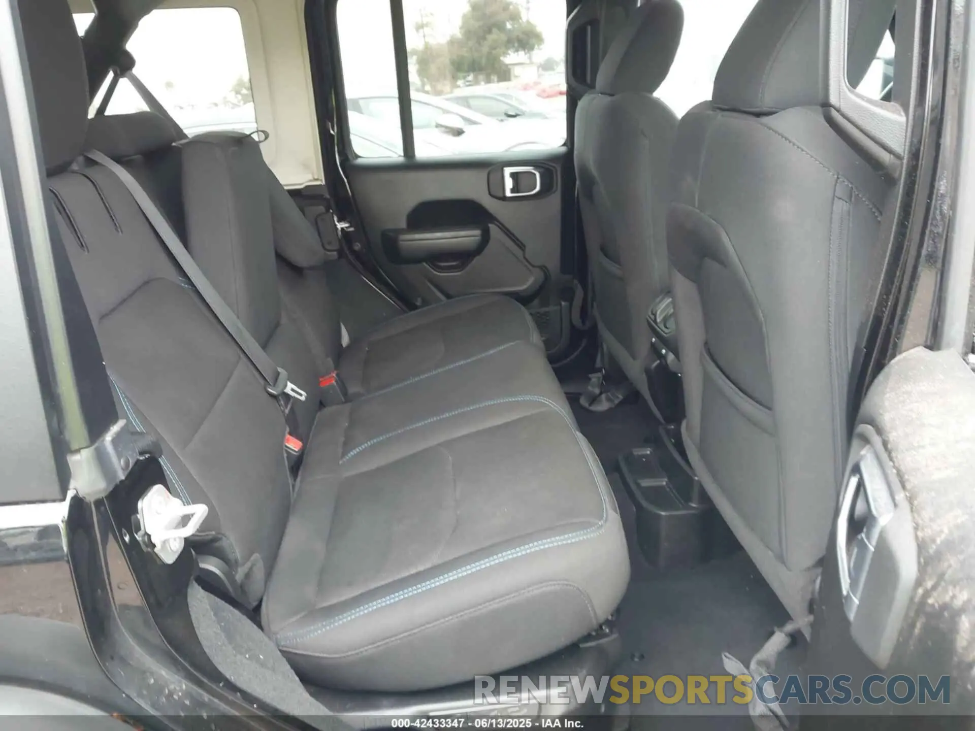 8 fotografías del automóvil dañado 1C4JJXR68PW663339 JEEP WRANGLER 4XE 2023