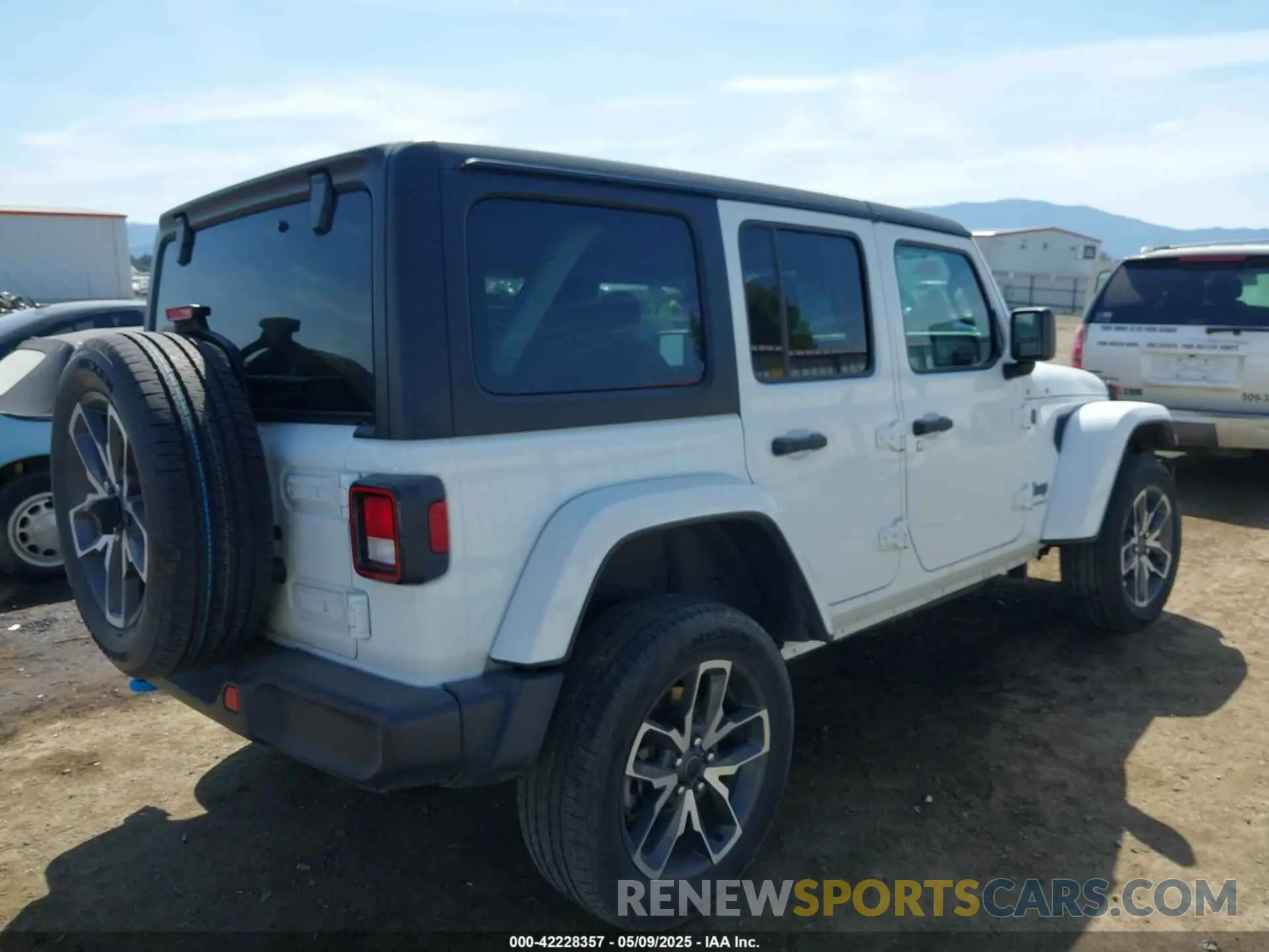 4 fotografías del automóvil dañado 1C4RJXN66RW207996 JEEP WRANGLER 4XE 2024