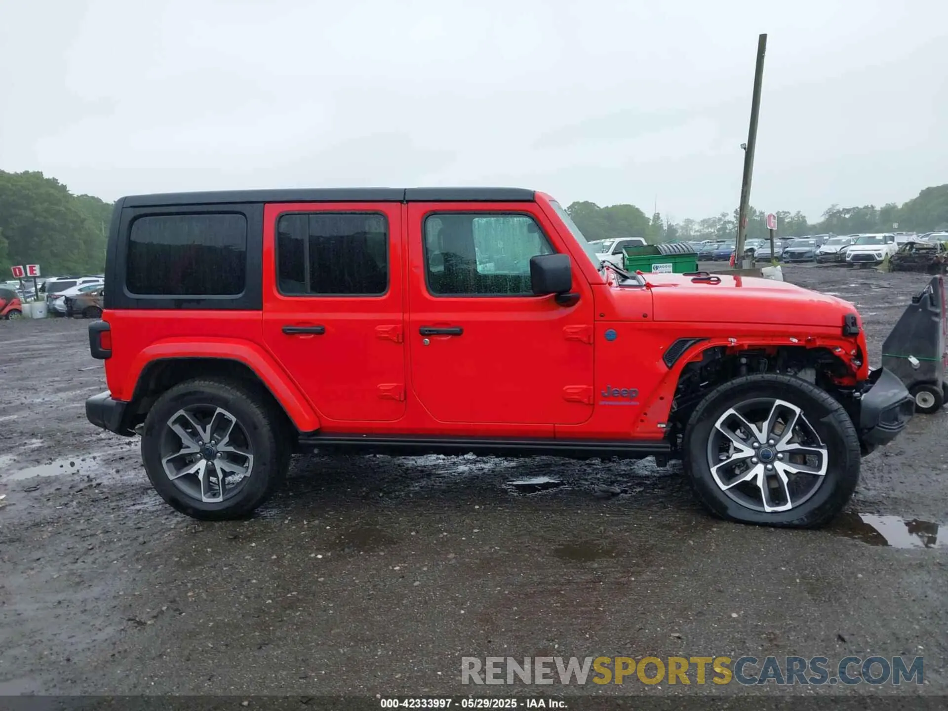 13 fotografías del automóvil dañado 1C4RJXN6XRW152579 JEEP WRANGLER 4XE 2024