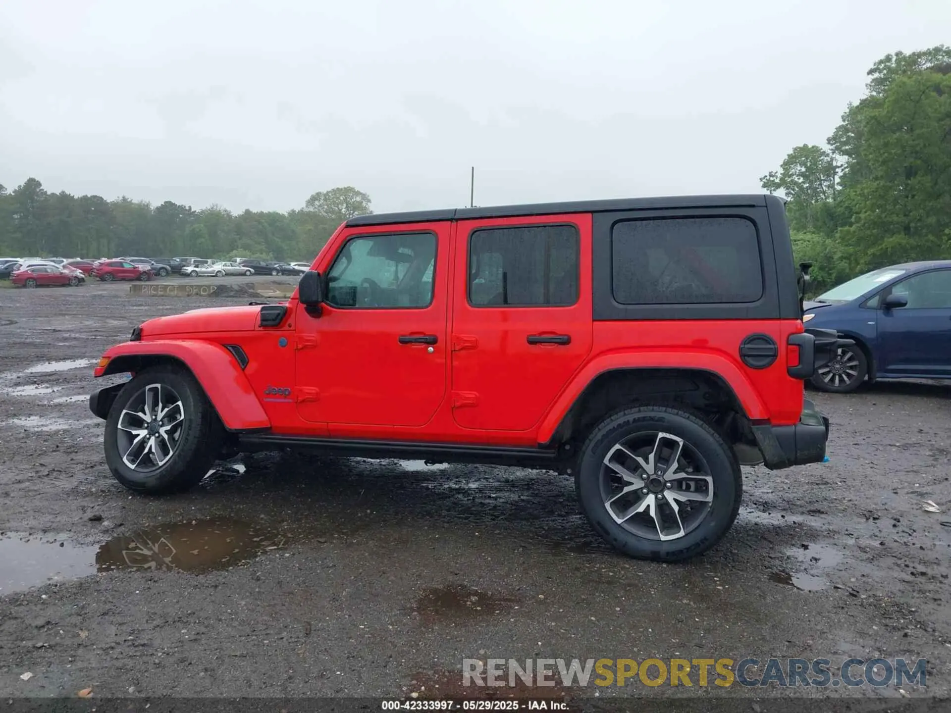 14 fotografías del automóvil dañado 1C4RJXN6XRW152579 JEEP WRANGLER 4XE 2024