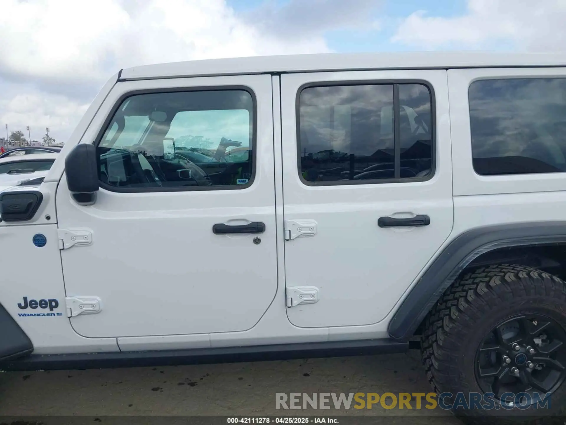 14 fotografías del automóvil dañado 1C4RJXN66SW519807 JEEP WRANGLER 4XE 2025