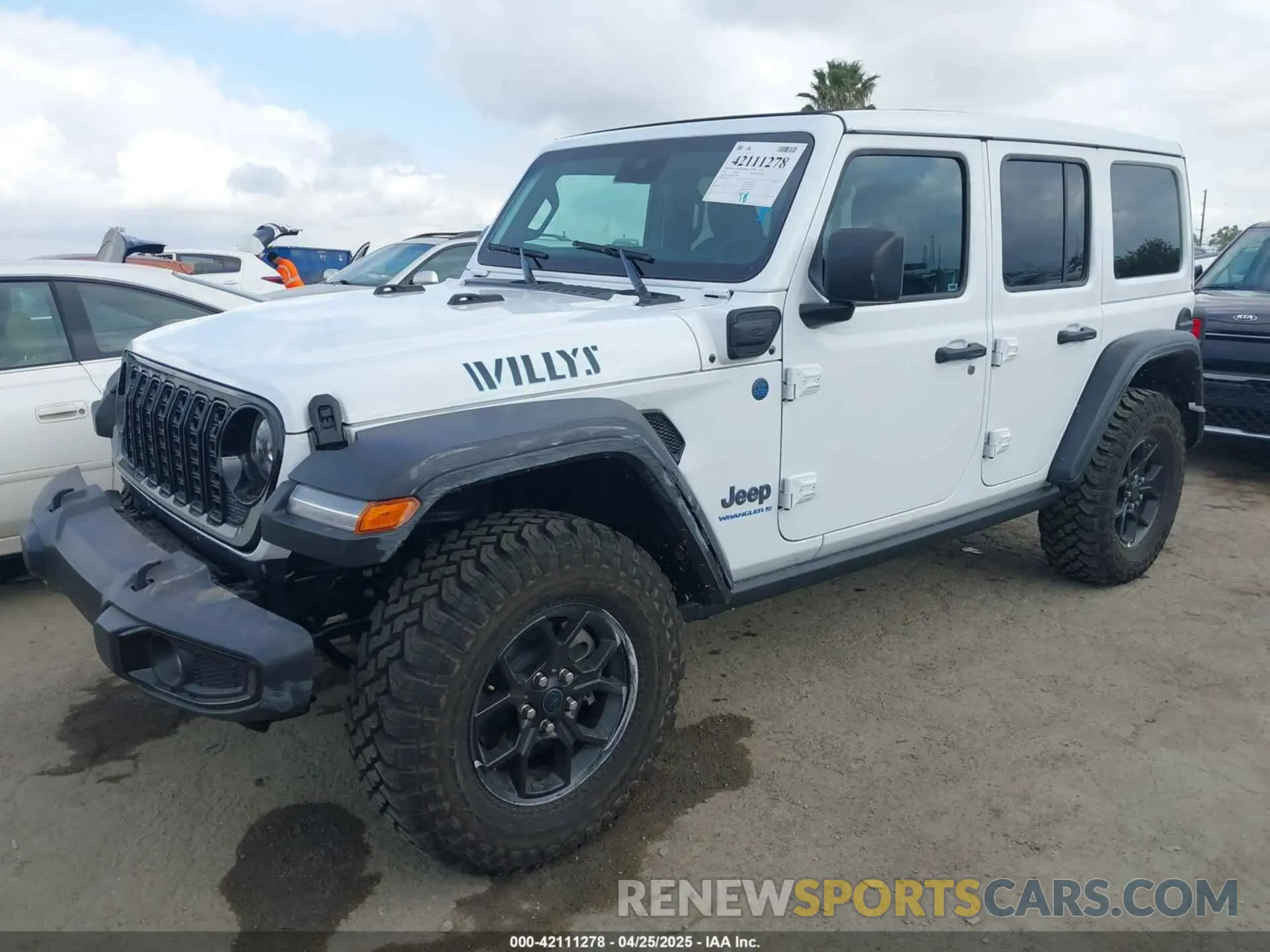 2 fotografías del automóvil dañado 1C4RJXN66SW519807 JEEP WRANGLER 4XE 2025