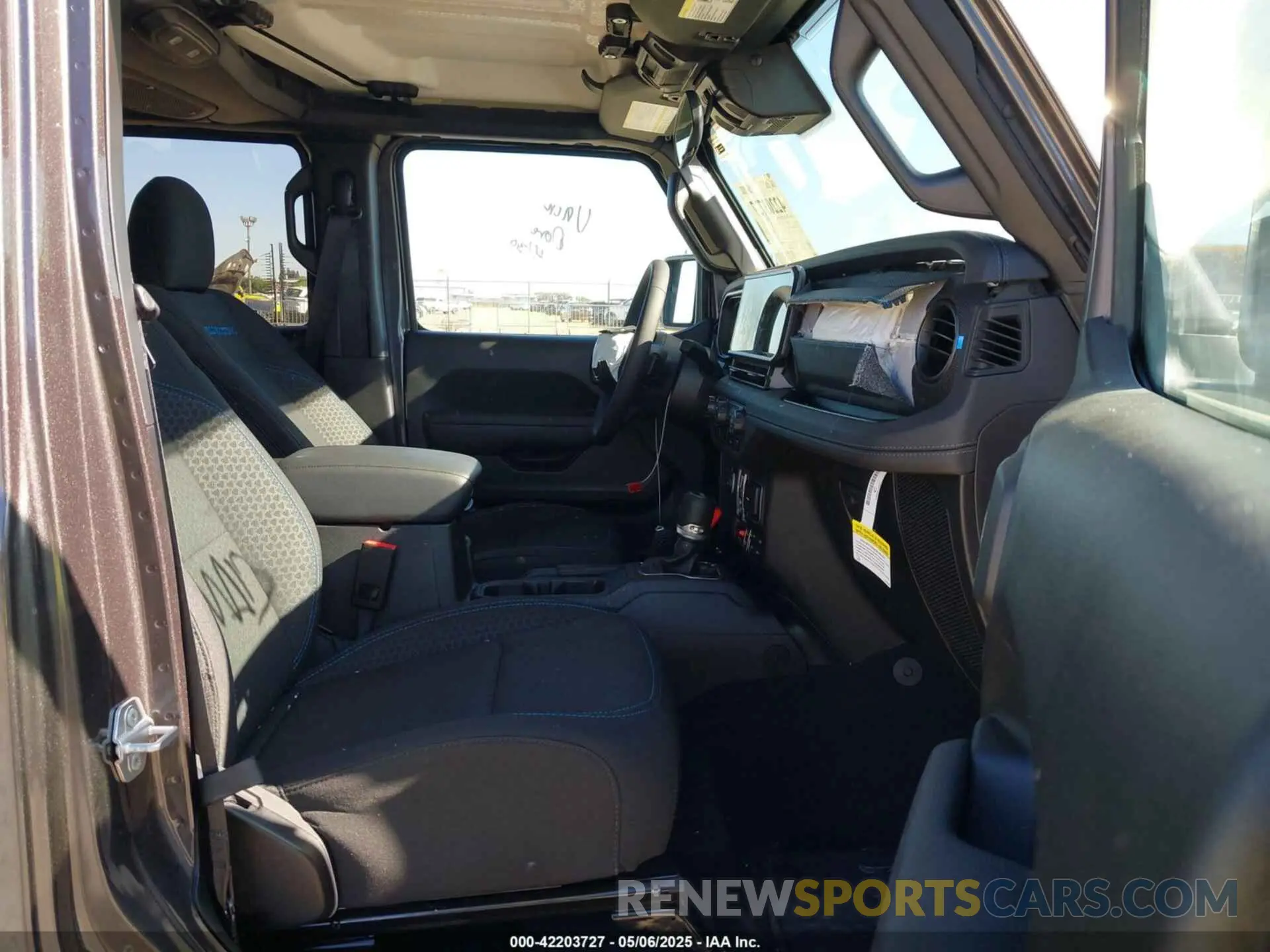 5 fotografías del automóvil dañado 1C4RJXR63SW572071 JEEP WRANGLER 4XE 2025