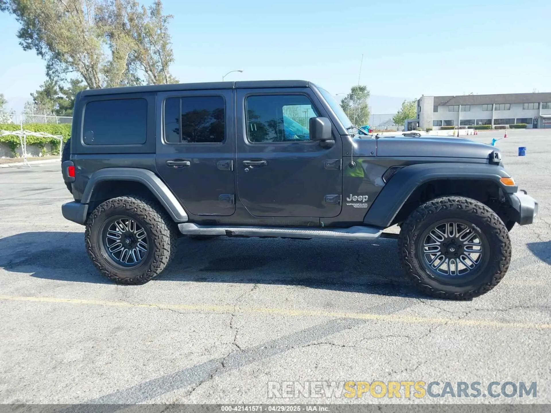 13 fotografías del automóvil dañado 1C4HJXDG1KW528470 JEEP WRANGLER UNLIMITED 2019