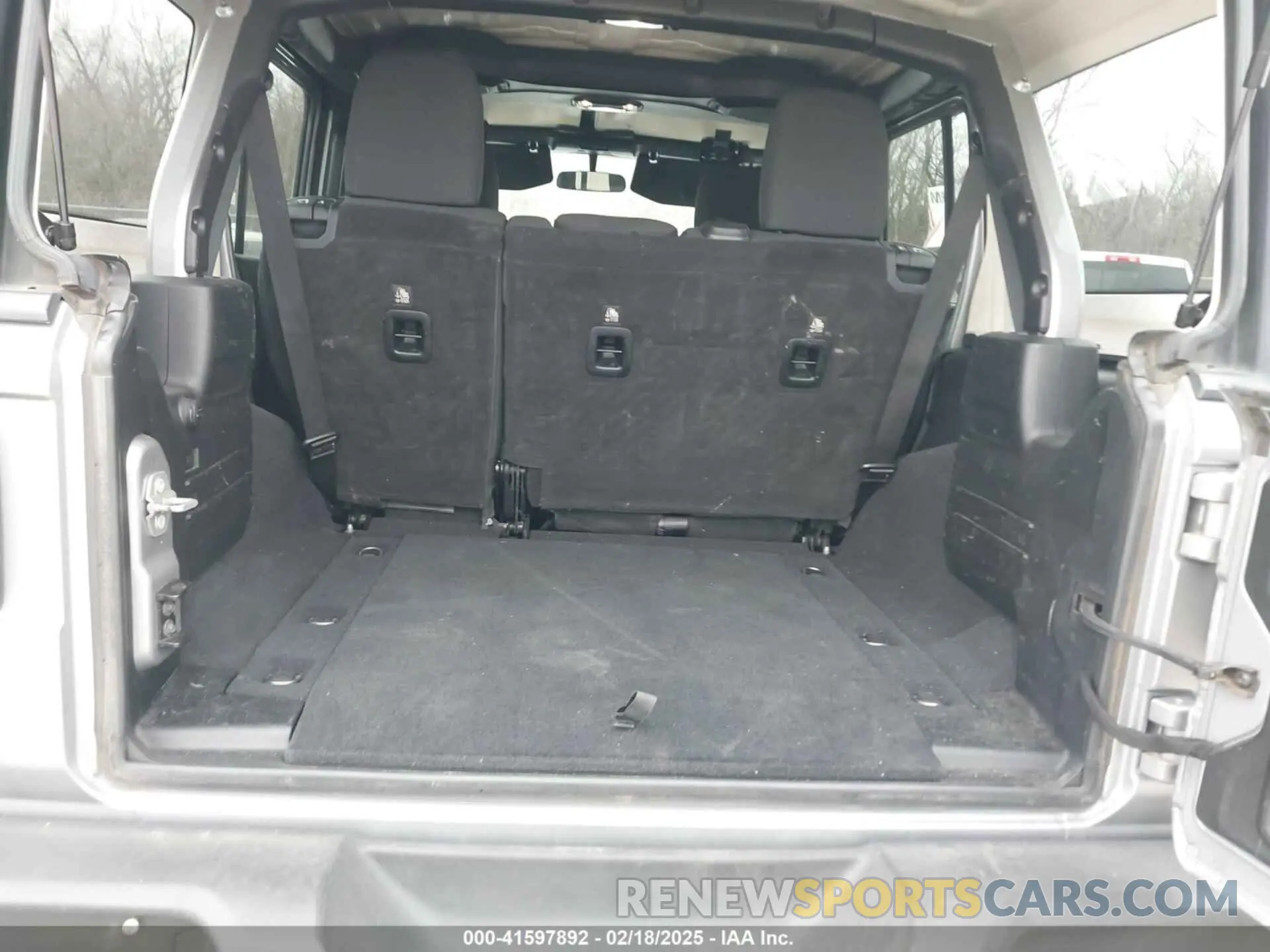 8 fotografías del automóvil dañado 1C4HJXDG4KW518726 JEEP WRANGLER UNLIMITED 2019