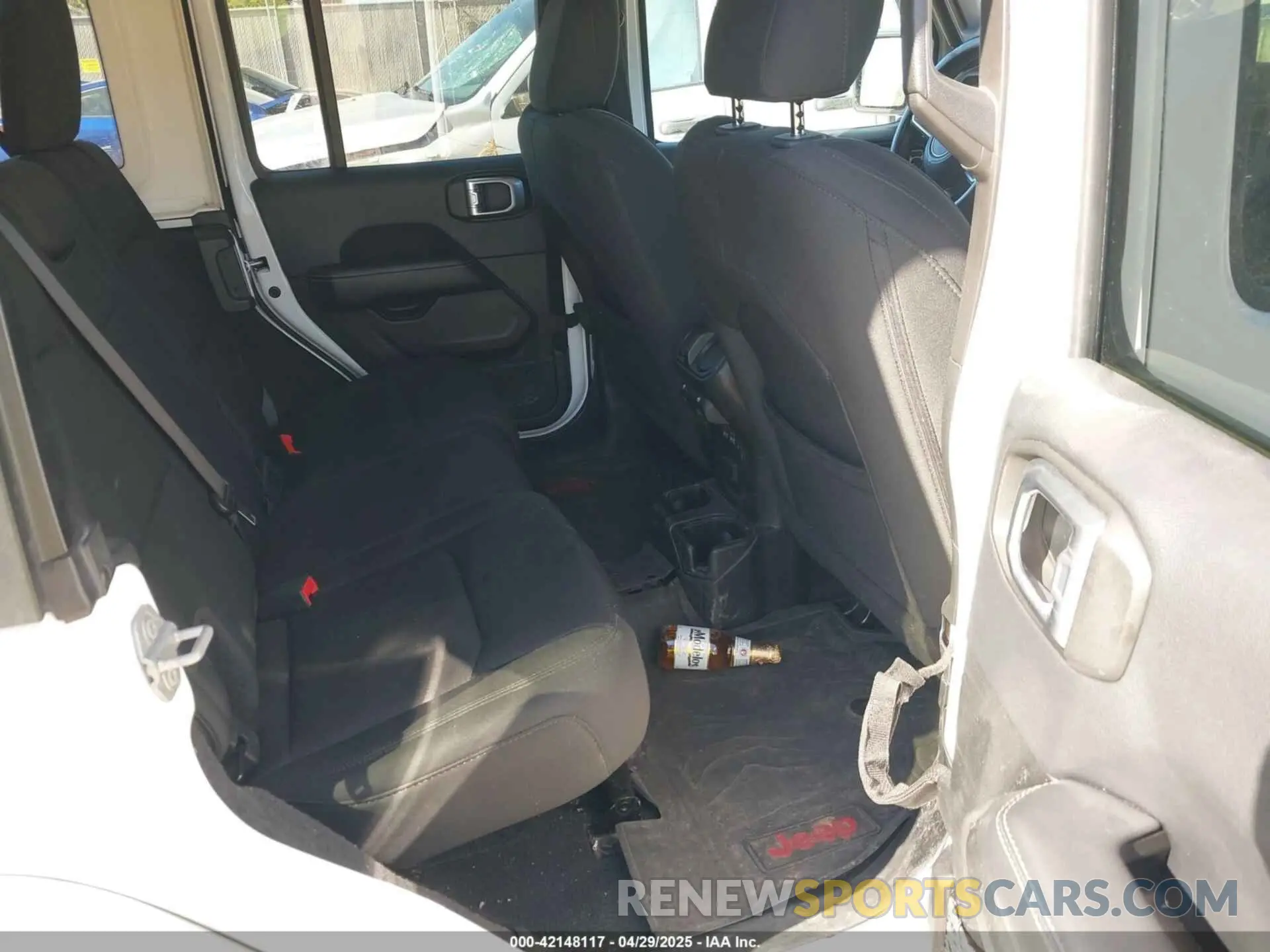8 fotografías del automóvil dañado 1C4HJXEN3KW591602 JEEP WRANGLER UNLIMITED 2019