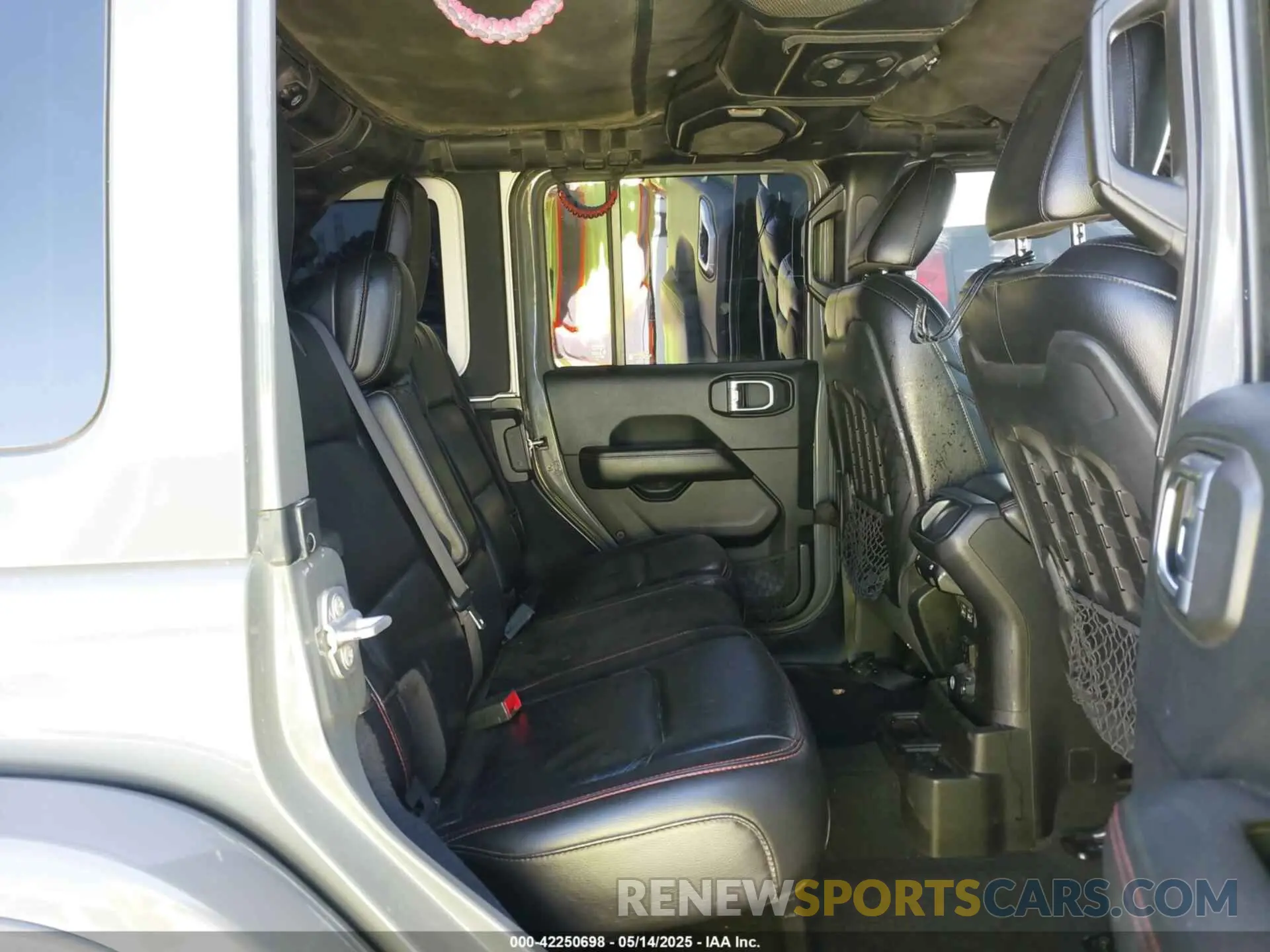 8 fotografías del automóvil dañado 1C4HJXFN6KW547401 JEEP WRANGLER UNLIMITED 2019