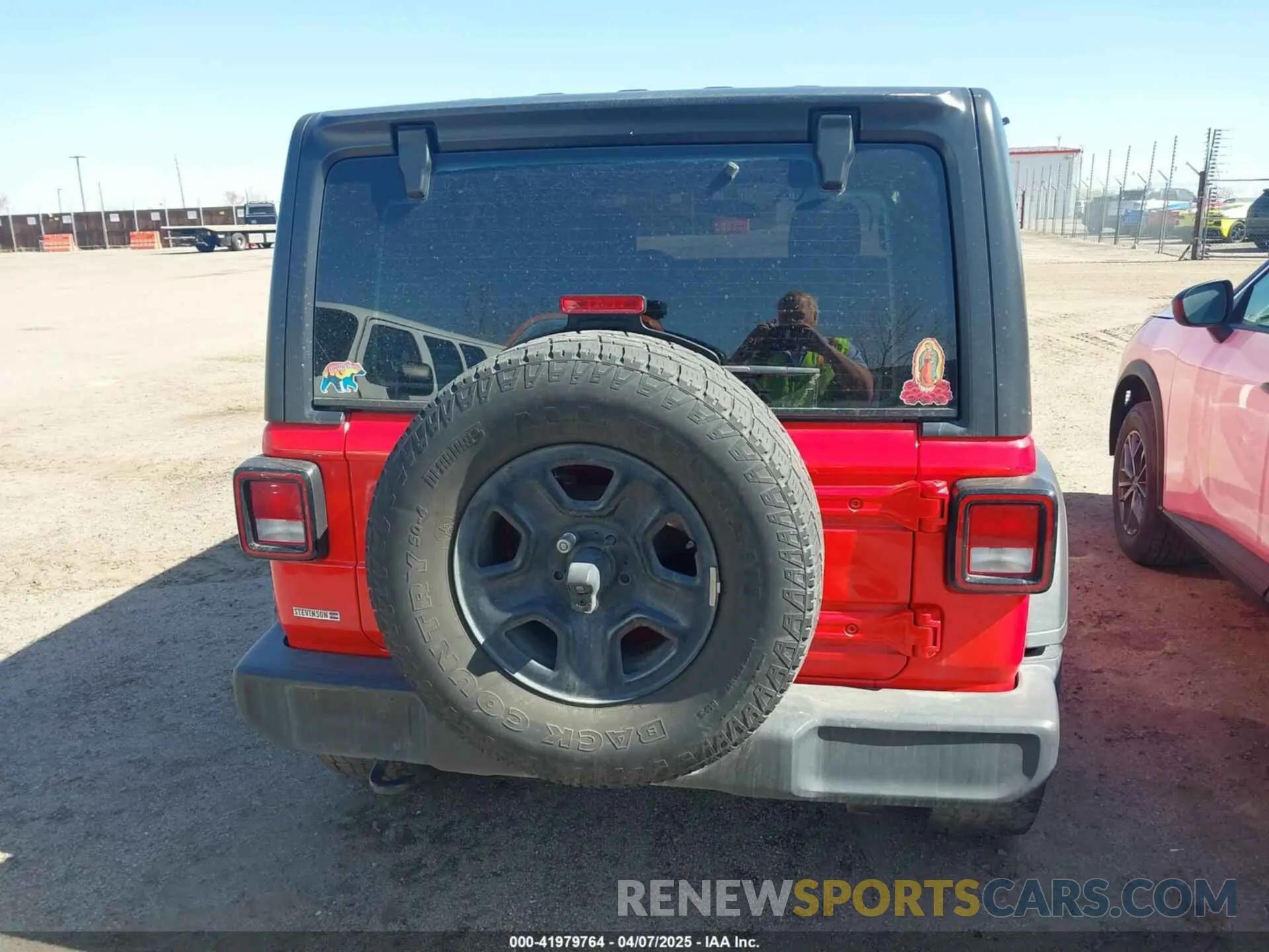 16 fotografías del automóvil dañado 1C4HJXDN5LW130646 JEEP WRANGLER UNLIMITED 2020