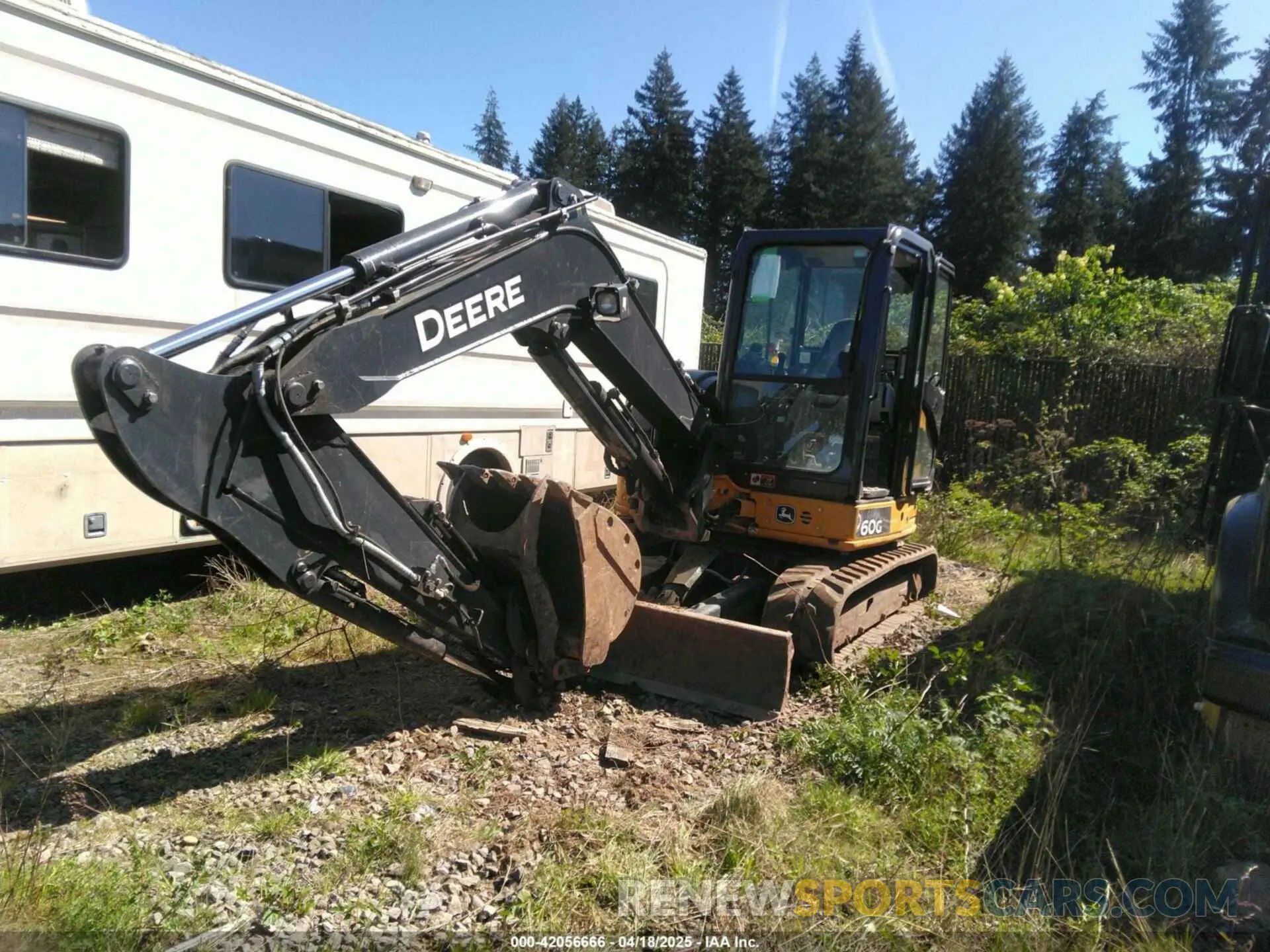 2 fotografías del automóvil dañado 1FF060GXHLJ292185 JOHN DEERE OTHER 2020