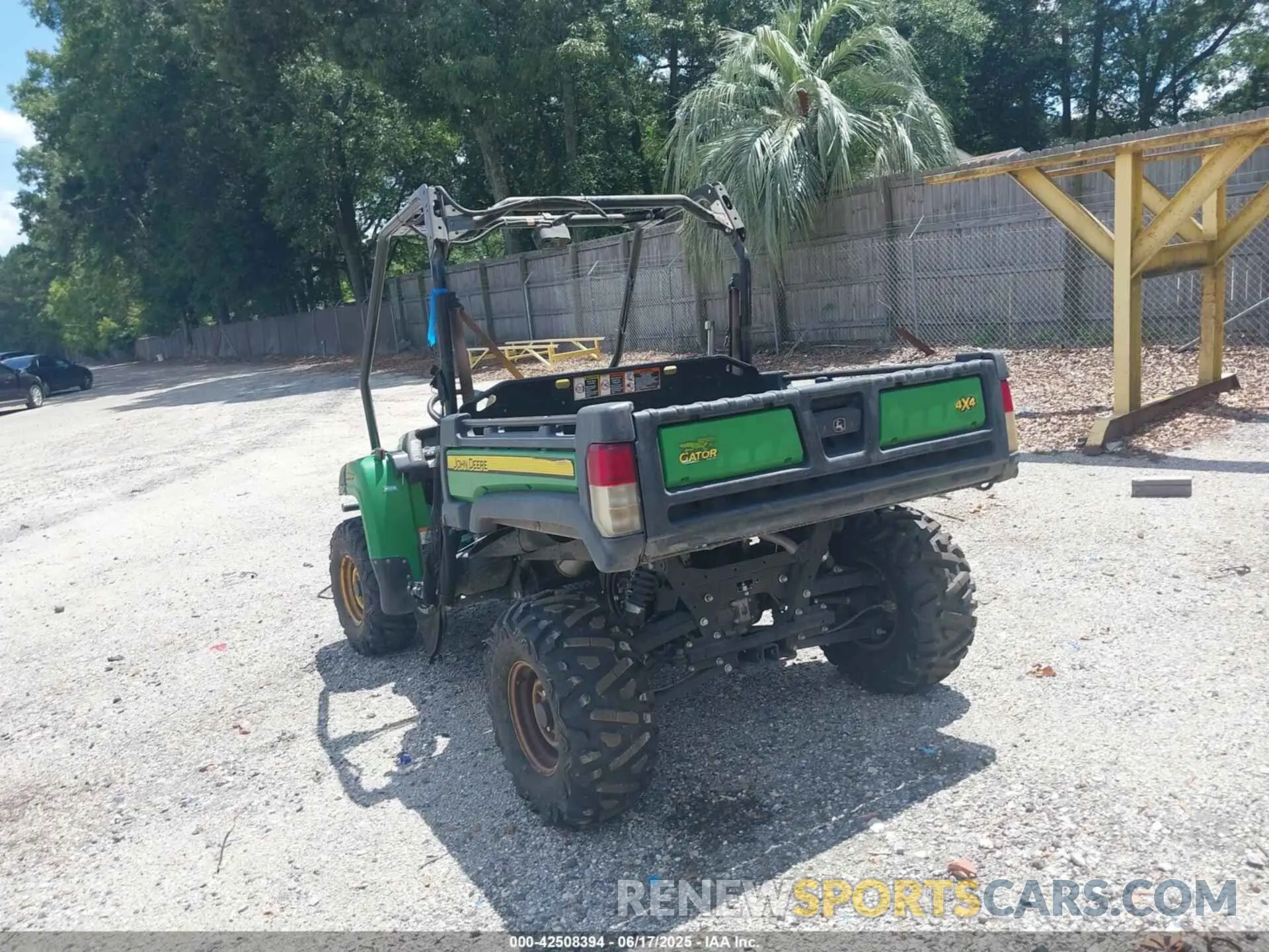 3 fotografías del automóvil dañado 1M0855MAPKM020393 JOHN DEERE XUV855M GATOR 2019