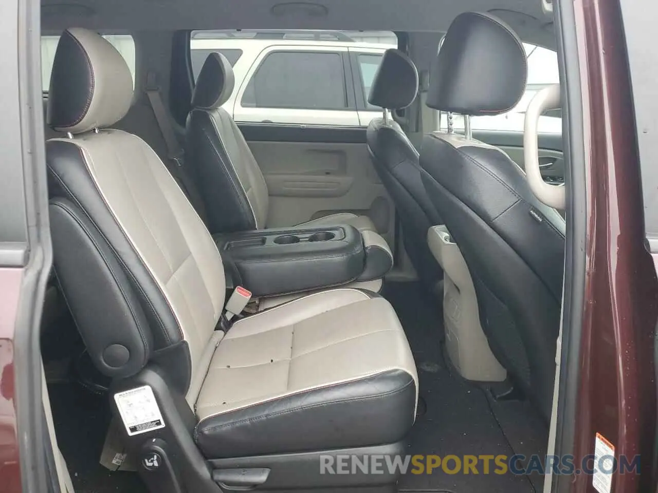 11 fotografías del automóvil dañado KNDMB5C17L6609116 KIA All Models 2020