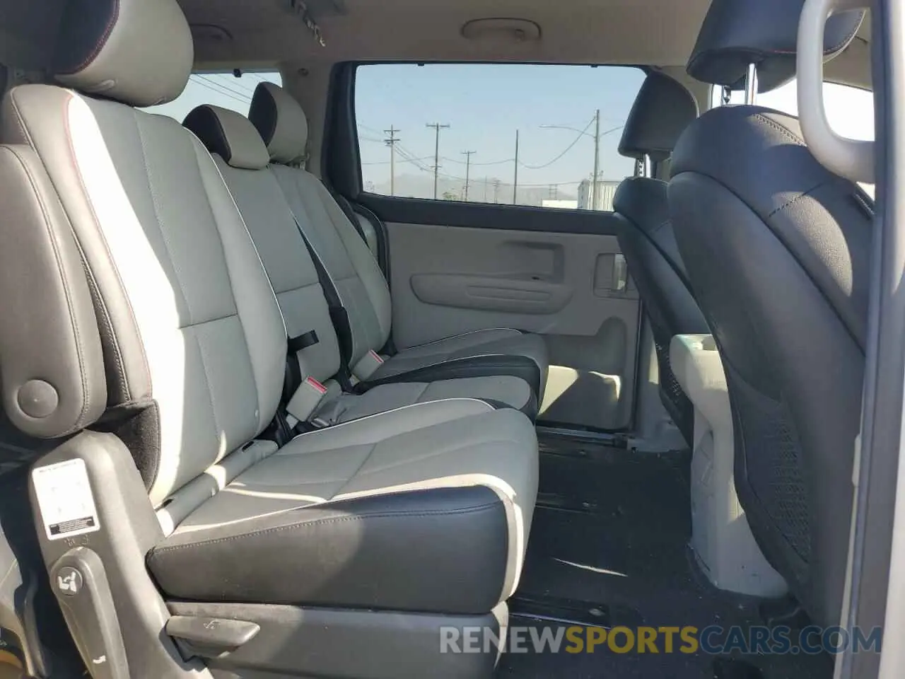 11 fotografías del automóvil dañado KNDMB5C1XL6645642 KIA All Models 2020