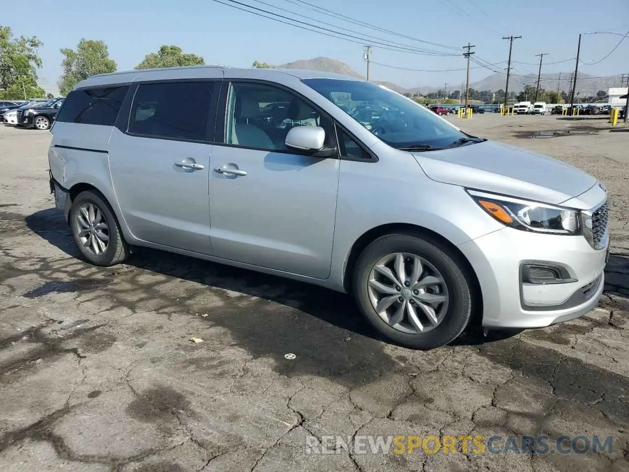 4 fotografías del automóvil dañado KNDMB5C1XL6645642 KIA All Models 2020