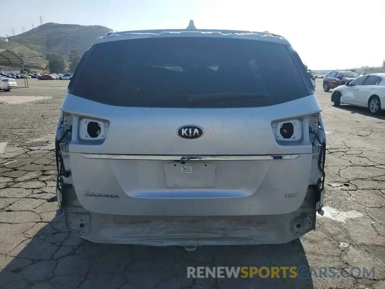 6 fotografías del automóvil dañado KNDMB5C1XL6645642 KIA All Models 2020