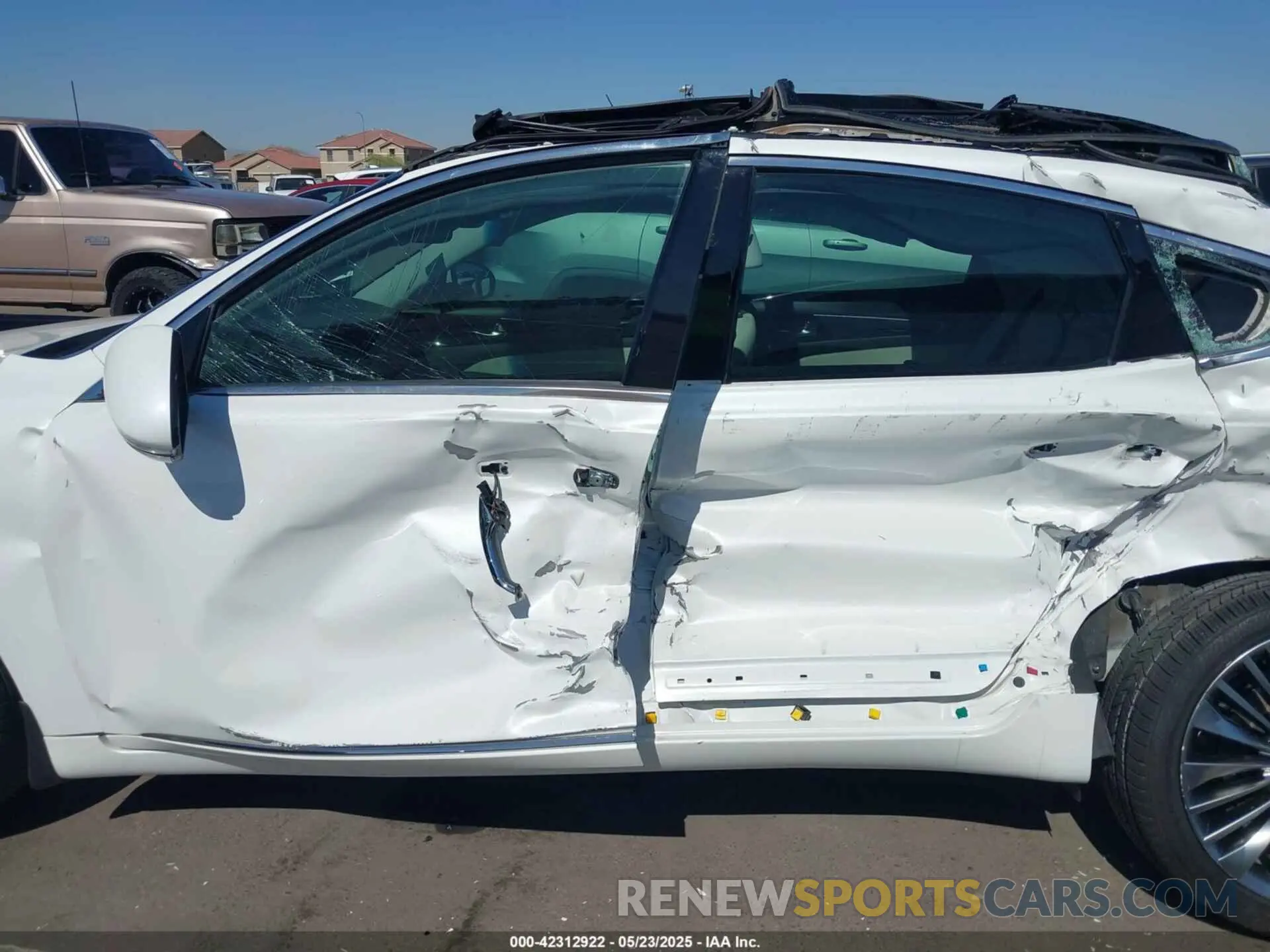 15 fotografías del automóvil dañado KNALC4J17K5172032 KIA CADENZA 2019