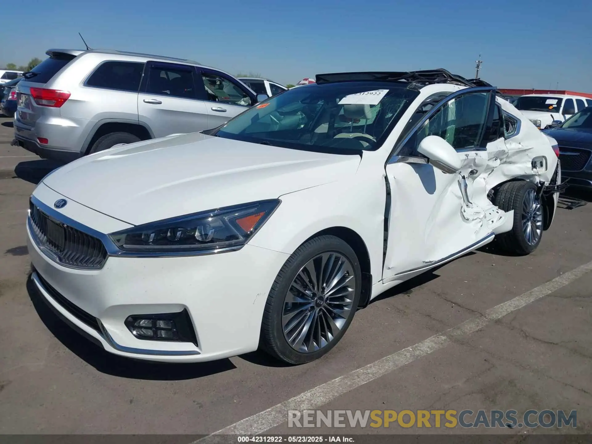 2 fotografías del automóvil dañado KNALC4J17K5172032 KIA CADENZA 2019