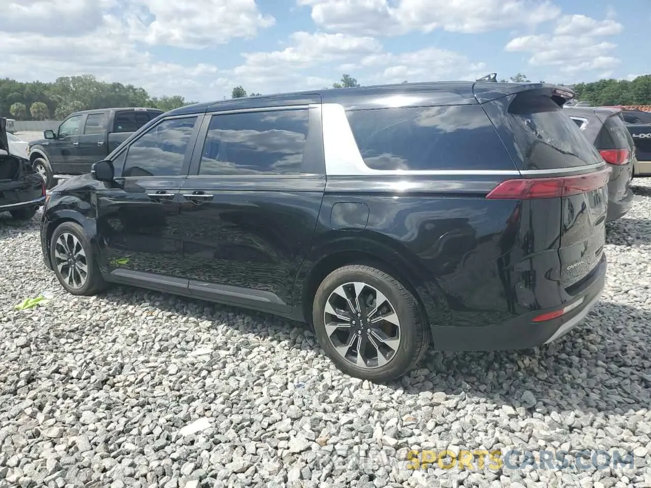 2 fotografías del automóvil dañado KNDNC5H39P6231933 KIA CARNIVAL E 2023