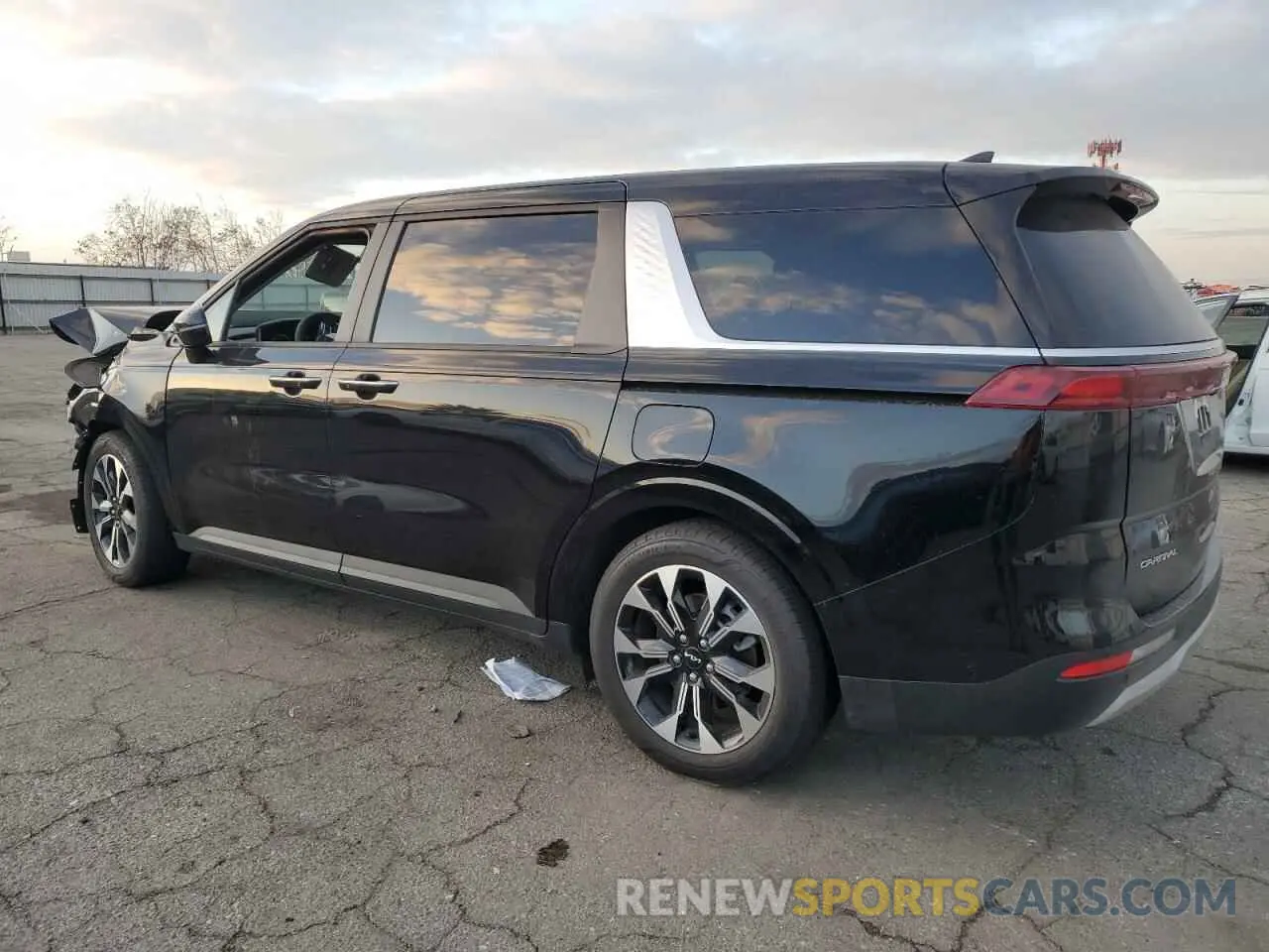 2 fotografías del automóvil dañado KNDNC5H37R6442471 KIA CARNIVAL E 2024