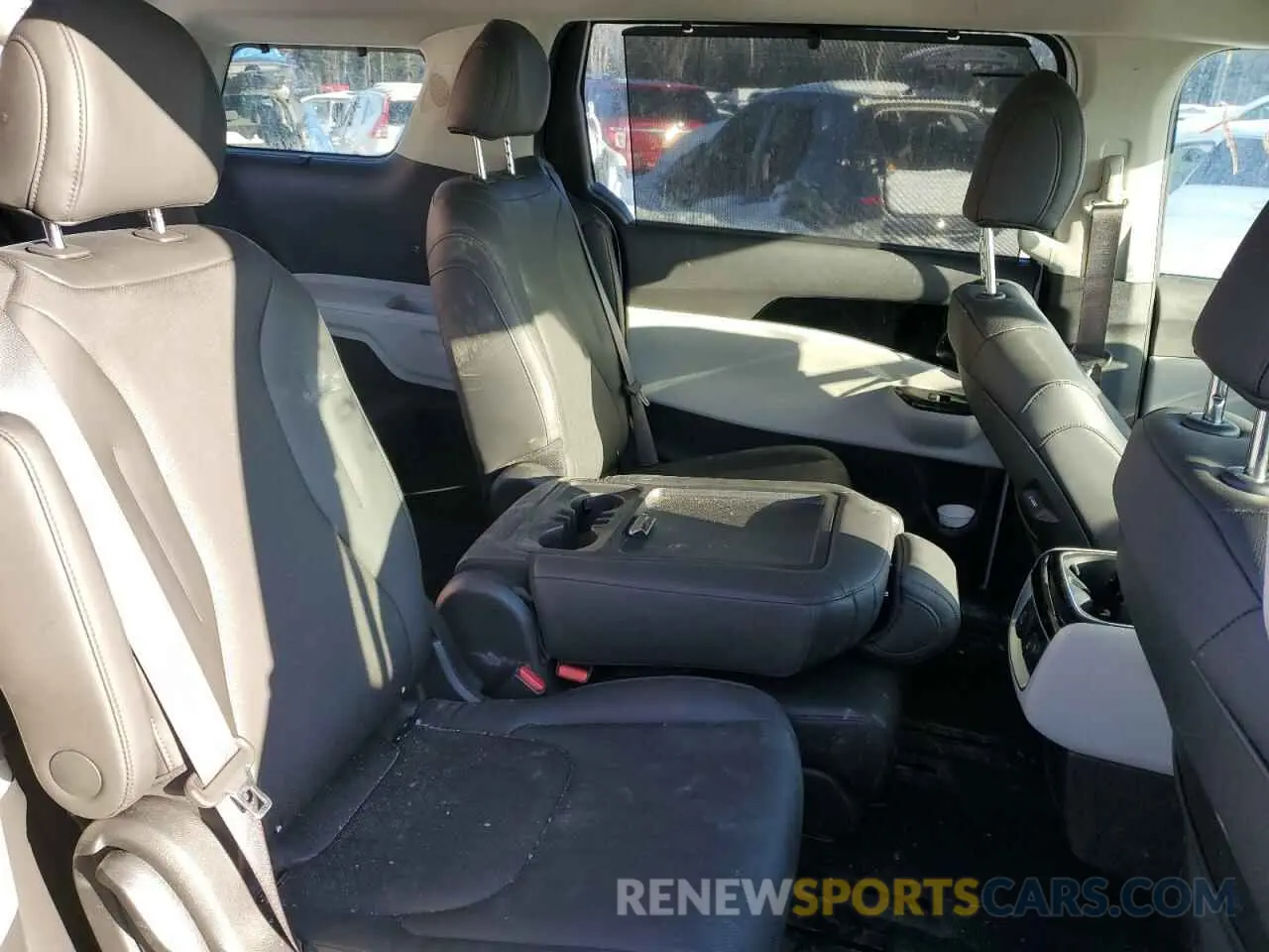 11 fotografías del automóvil dañado KNDNC5H38R6403890 KIA CARNIVAL E 2024