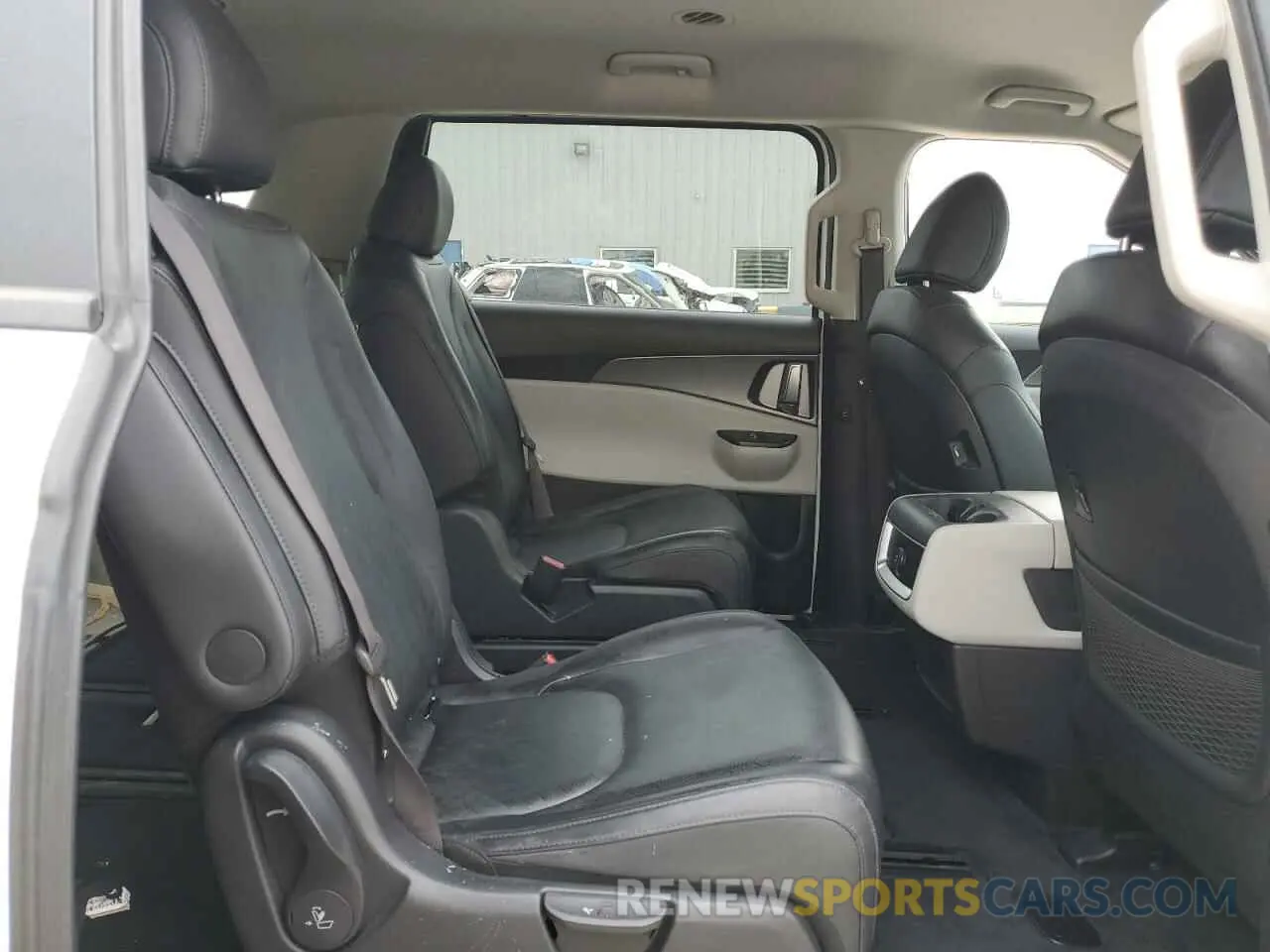 11 fotografías del automóvil dañado KNDNB4H31P6288947 KIA CARNIVAL L 2023