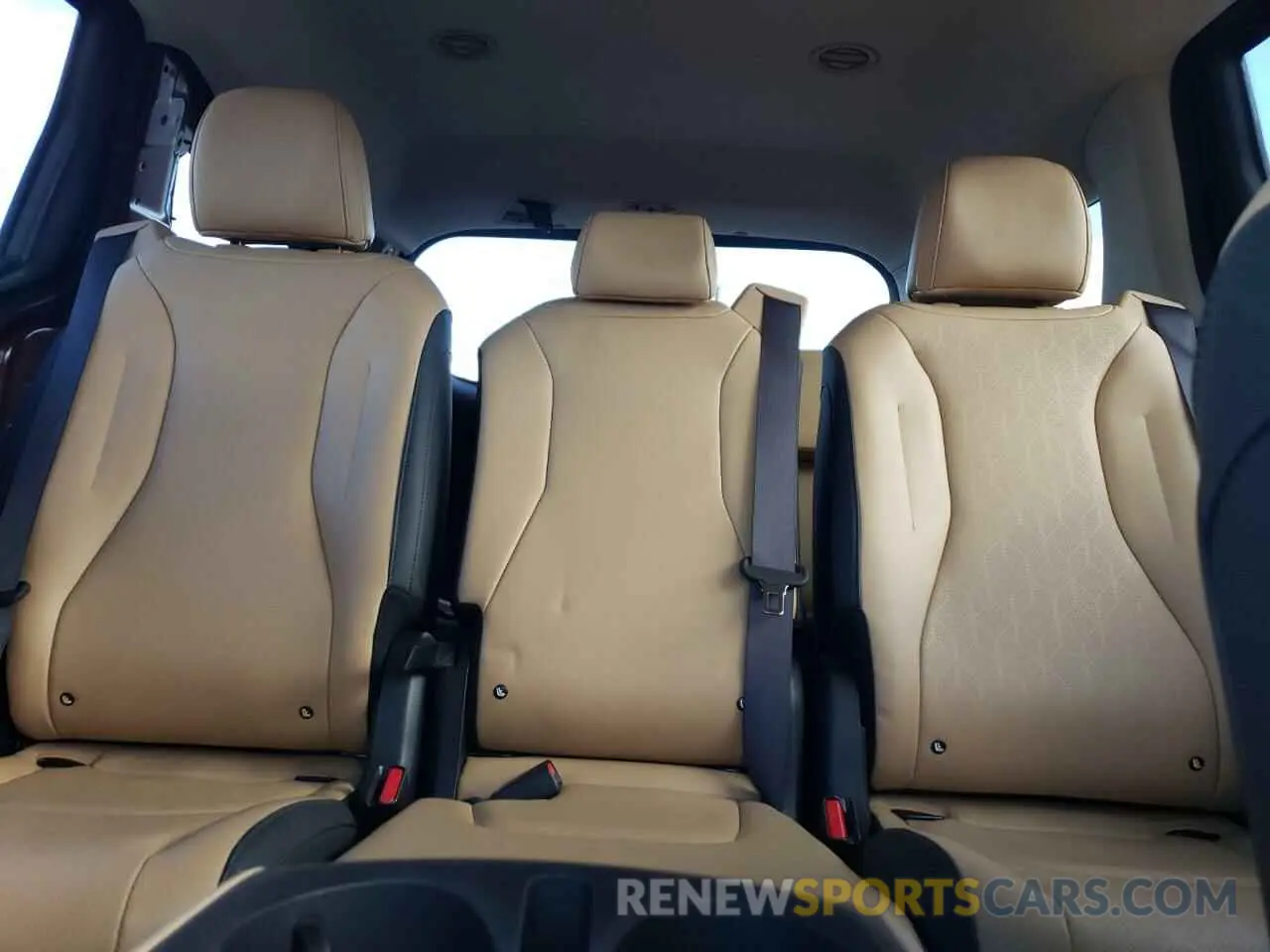 10 fotografías del automóvil dañado KNDNB4H35R6352412 KIA CARNIVAL L 2024