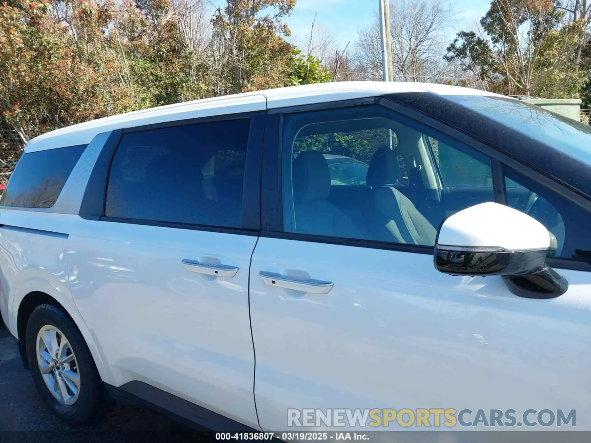 13 fotografías del automóvil dañado KNDNB4H33N6168192 KIA CARNIVAL MPV 2022