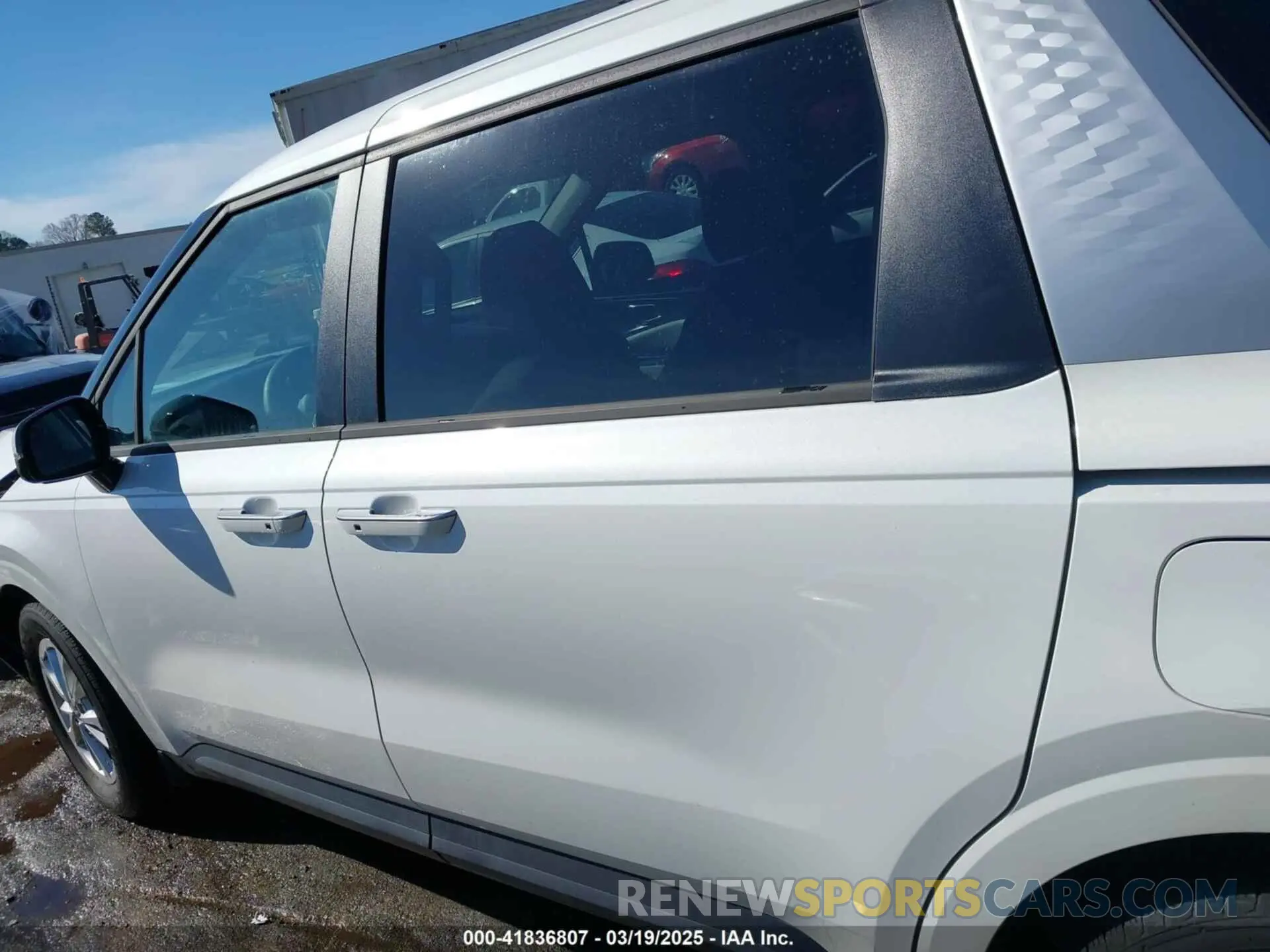 14 fotografías del automóvil dañado KNDNB4H33N6168192 KIA CARNIVAL MPV 2022